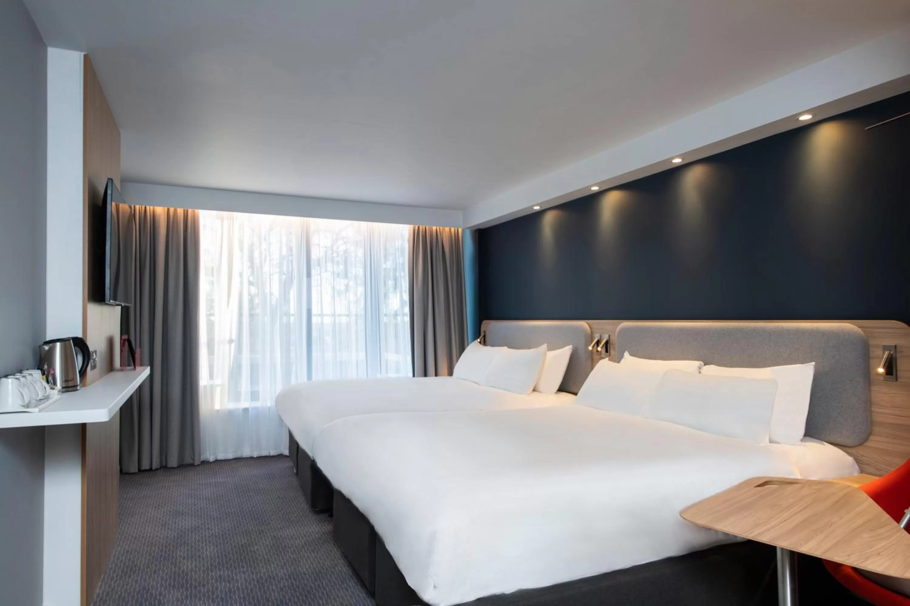 Bed in Holiday Inn Express Edinburgh City West by IHG