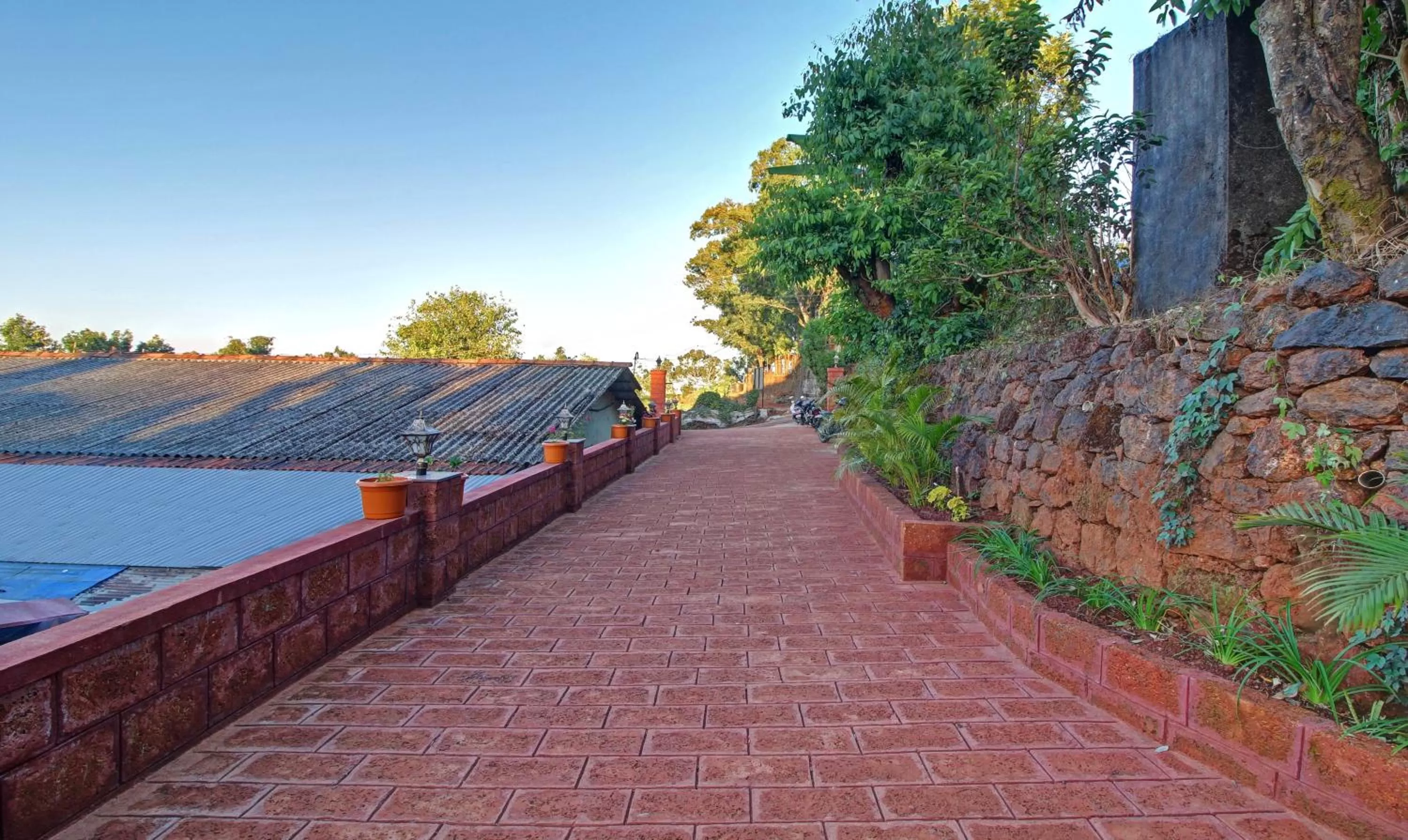 Treebo Trend Raaya Regency