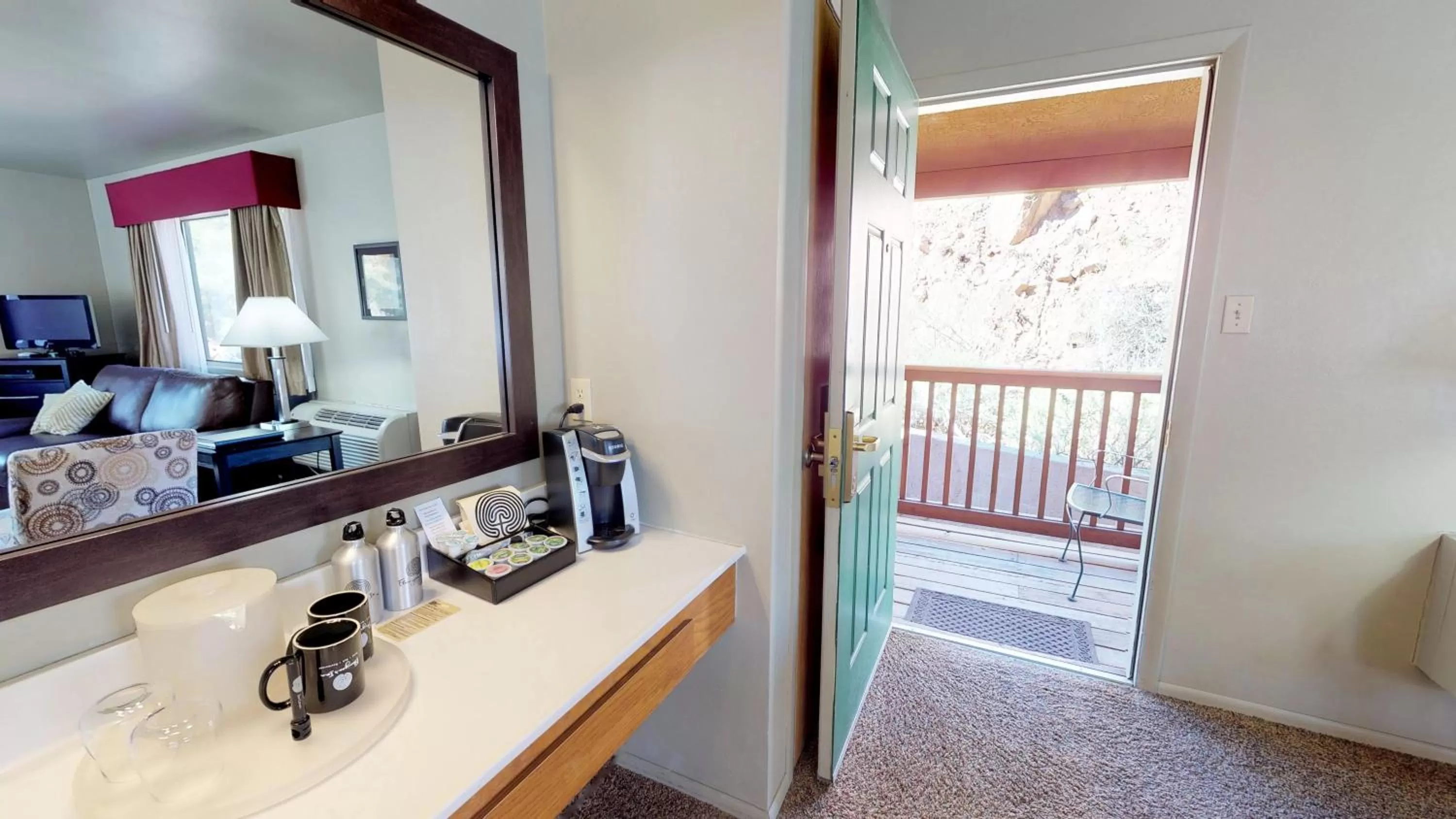 Decorative detail, Bed in Flanigan`s Resort and Spa