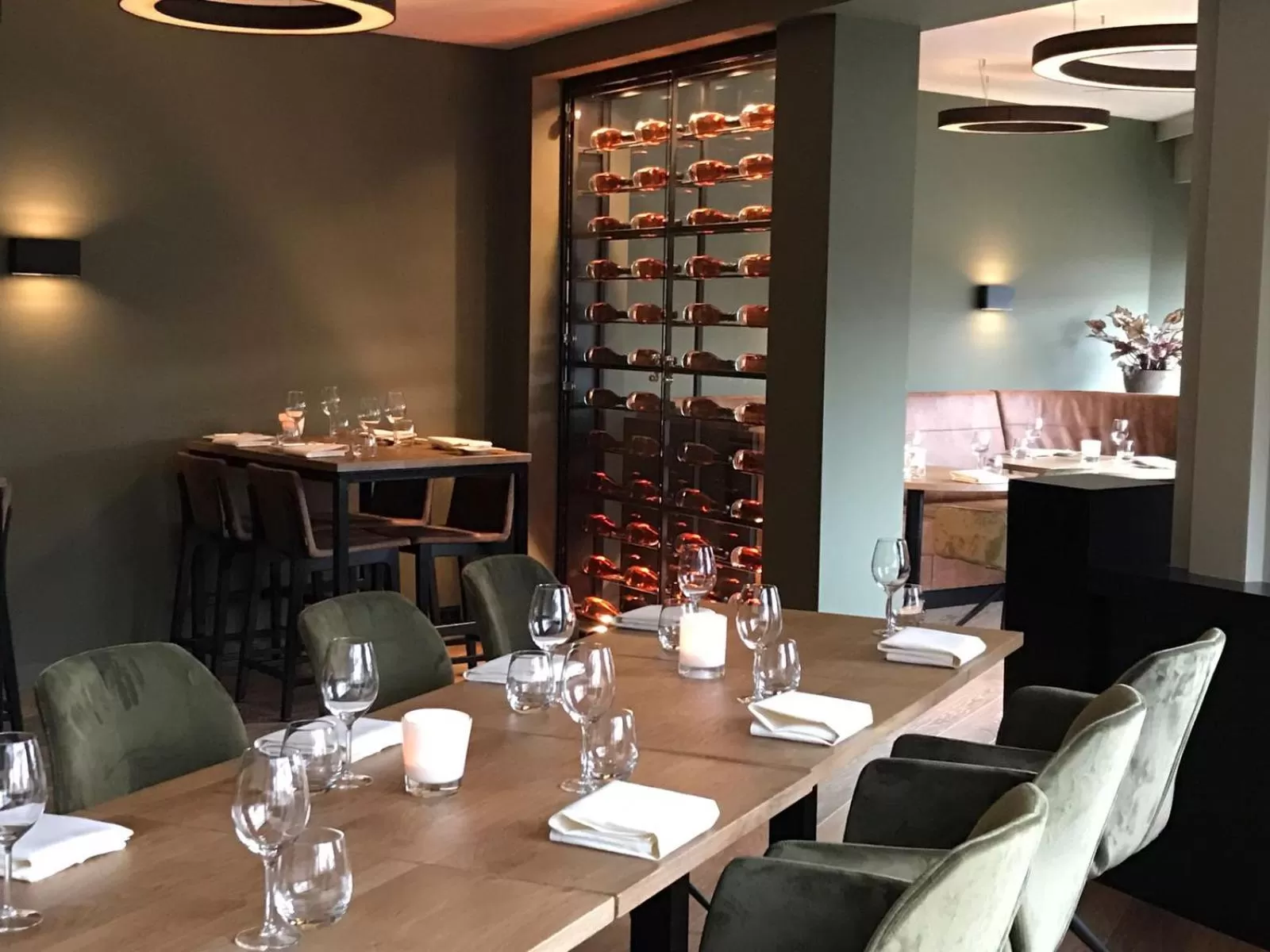 Restaurant/places to eat in Hotel Central