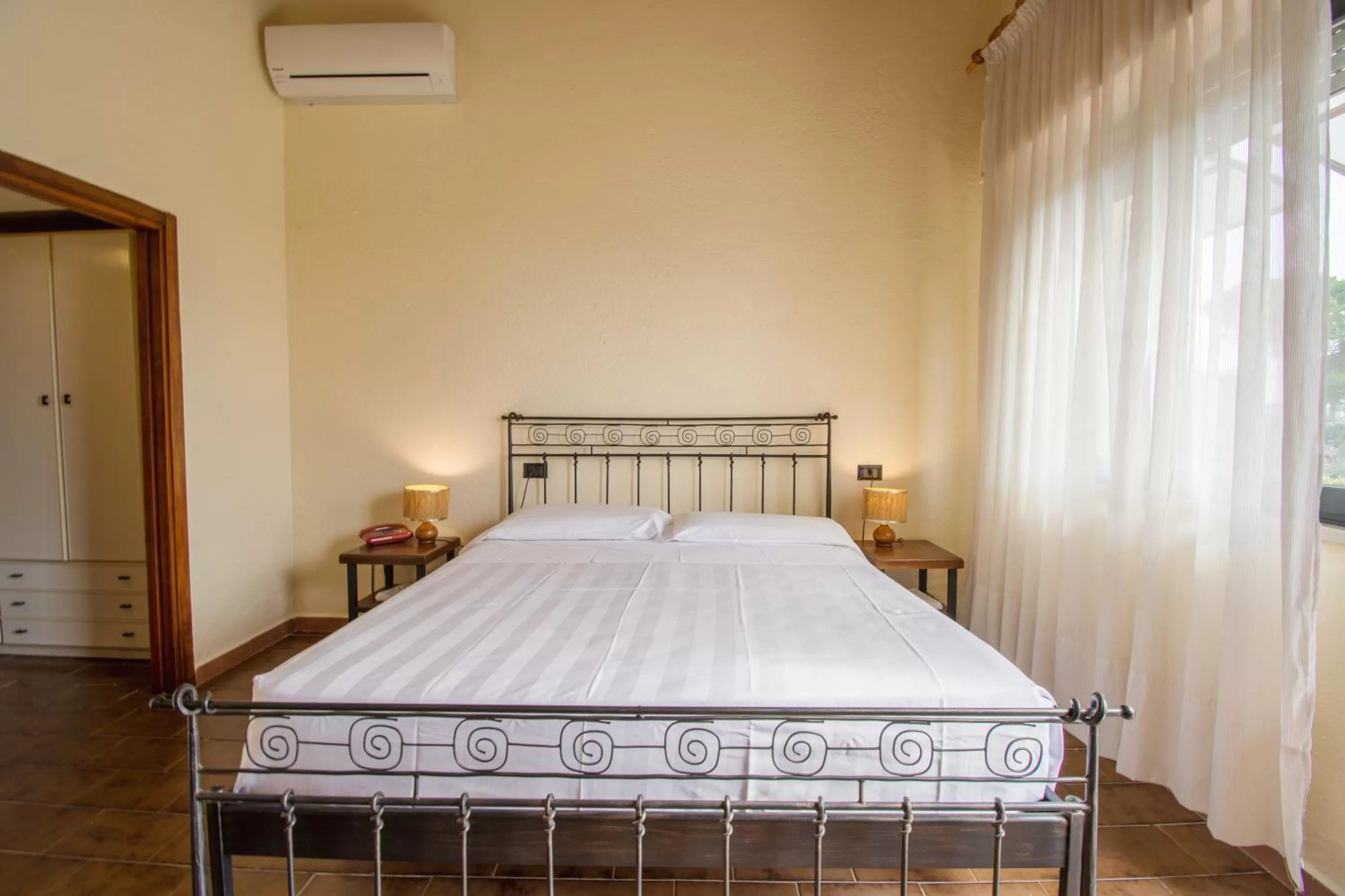 Bedroom, Bed in Hotel Cantalodole