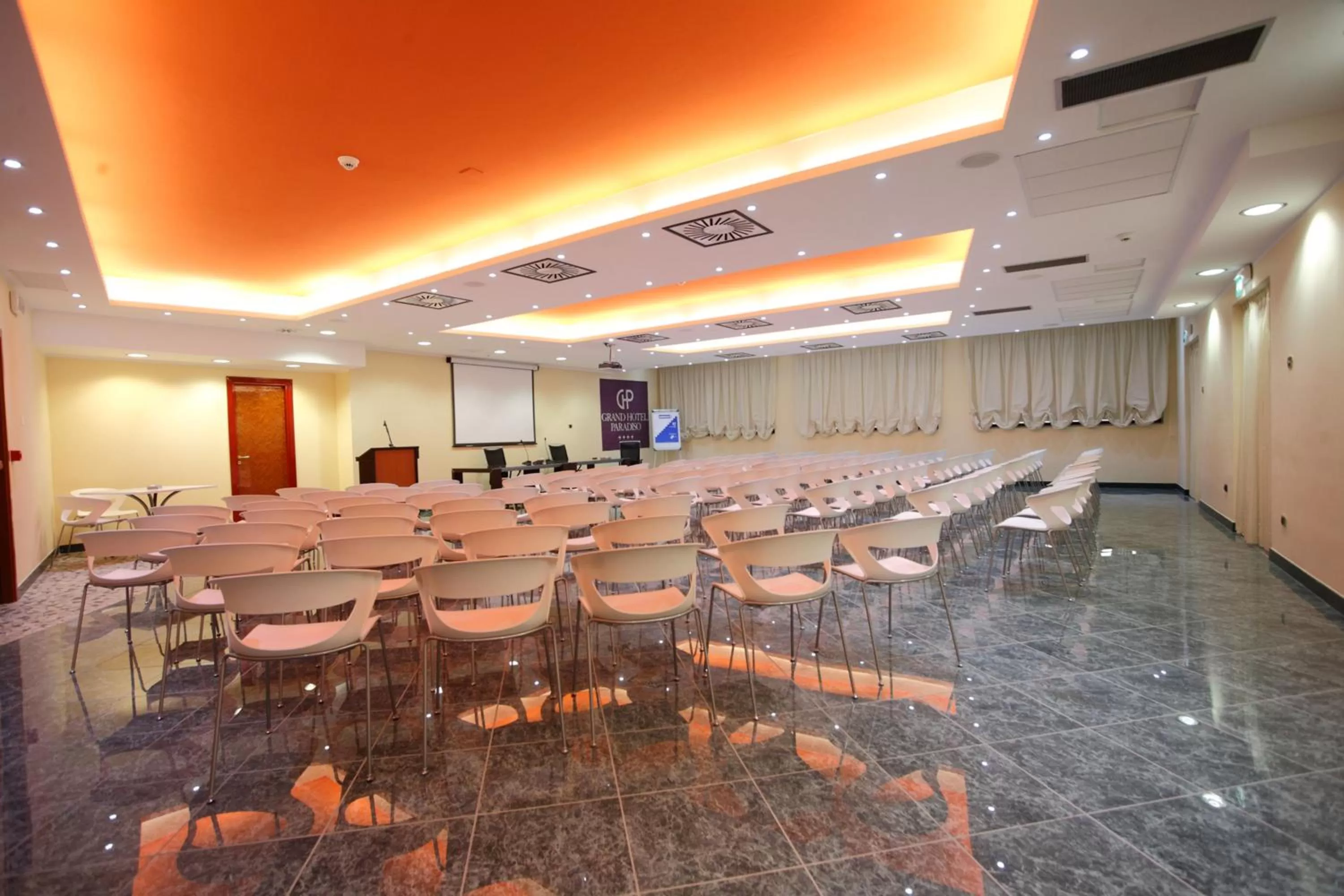 Business facilities in Grand Hotel Paradiso