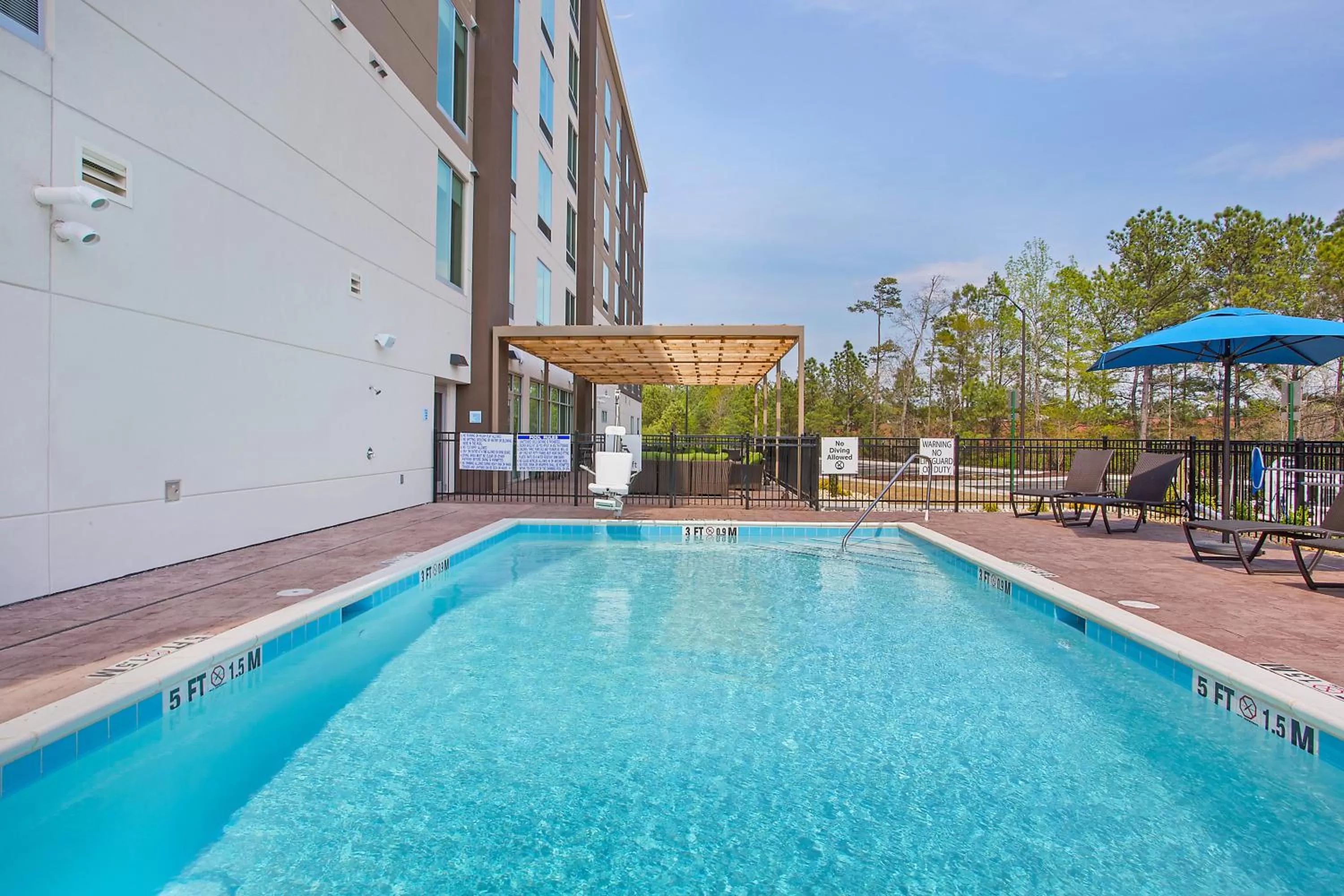 Swimming pool in Holiday Inn Express & Suites Covington by IHG