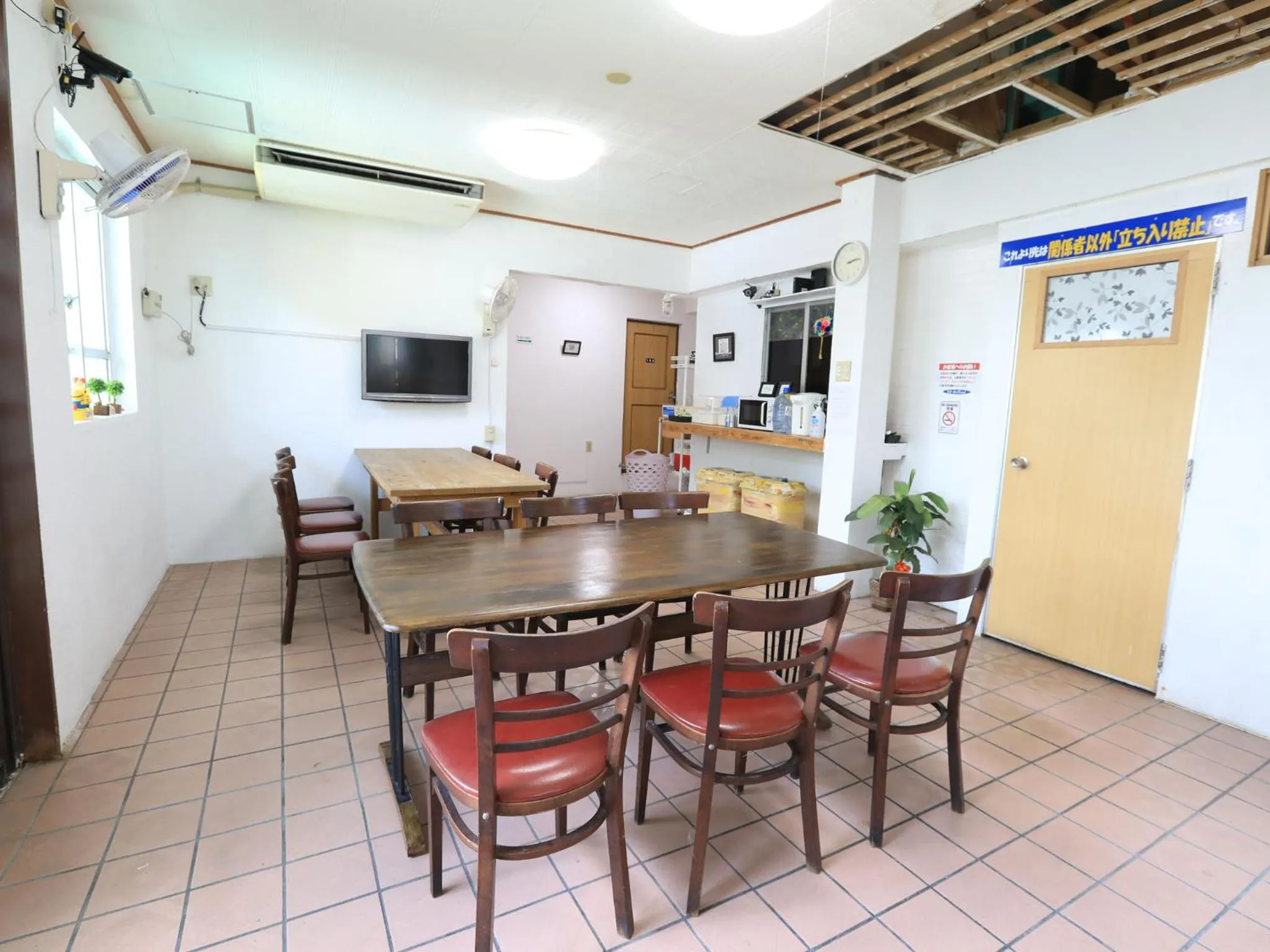 Communal lounge/ TV room in Pension Sea Friend