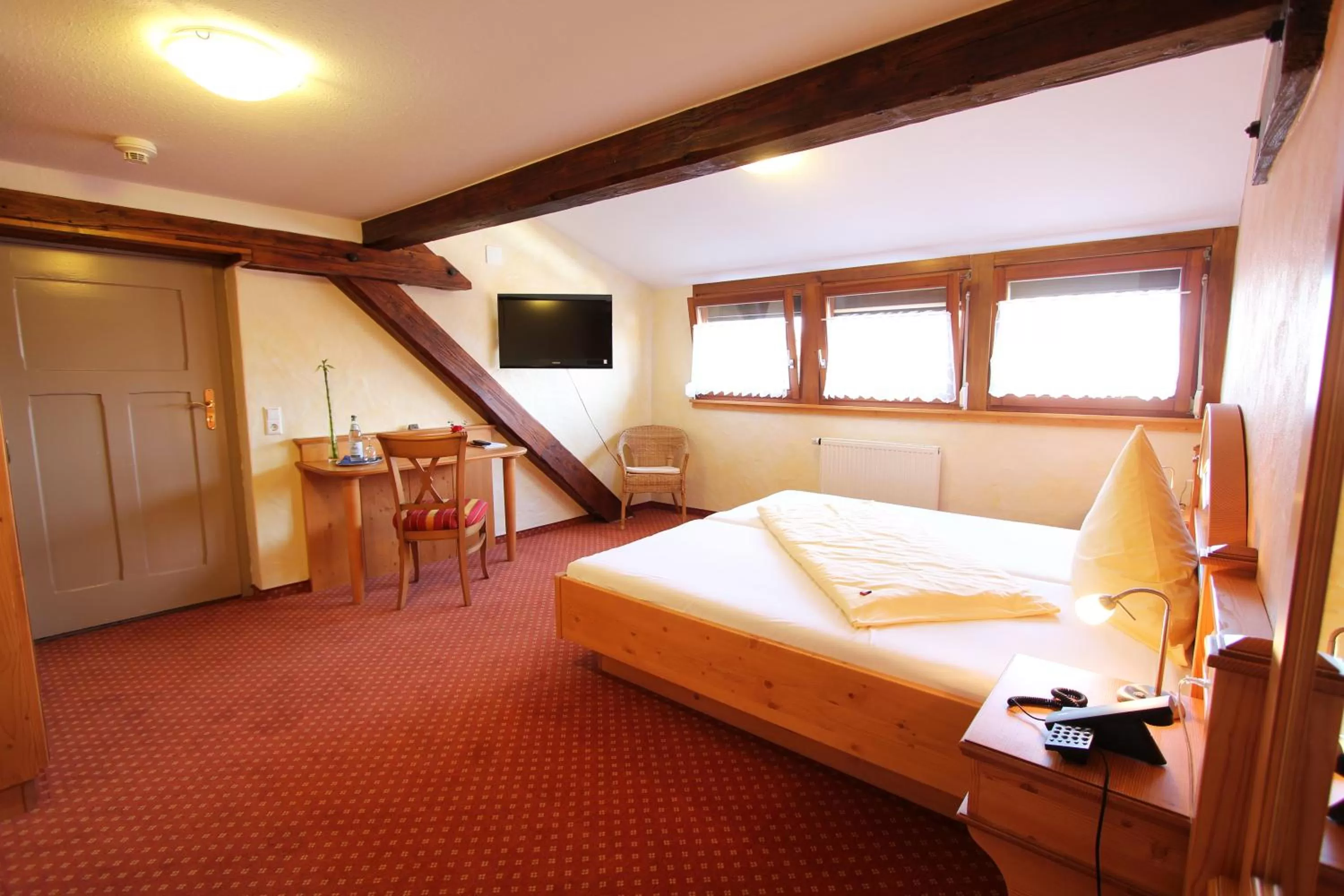 Bed in Weinhotel / Gasthaus zur Sonne