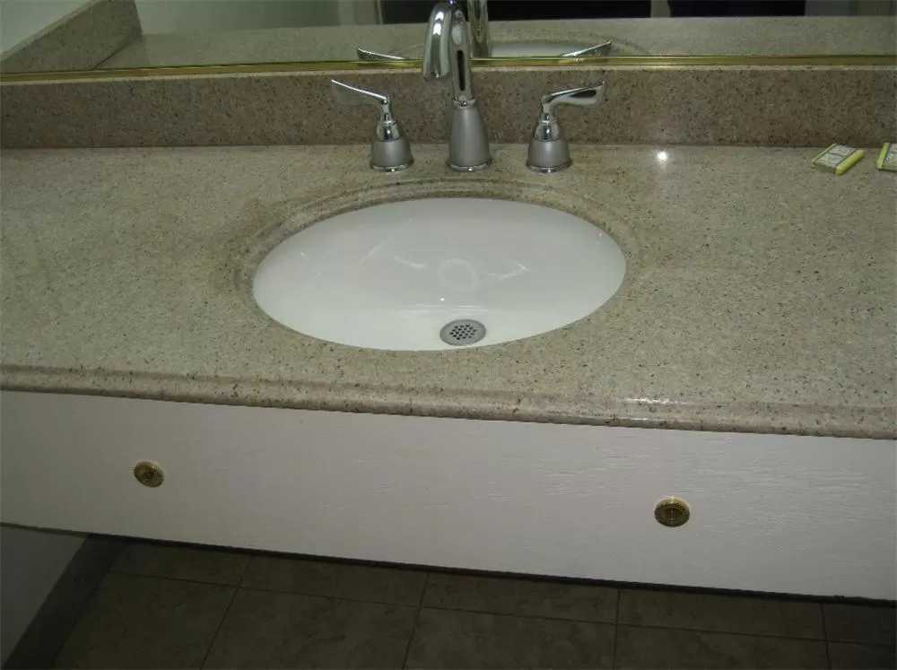 Bathroom in Royal Inn Motel Long Beach