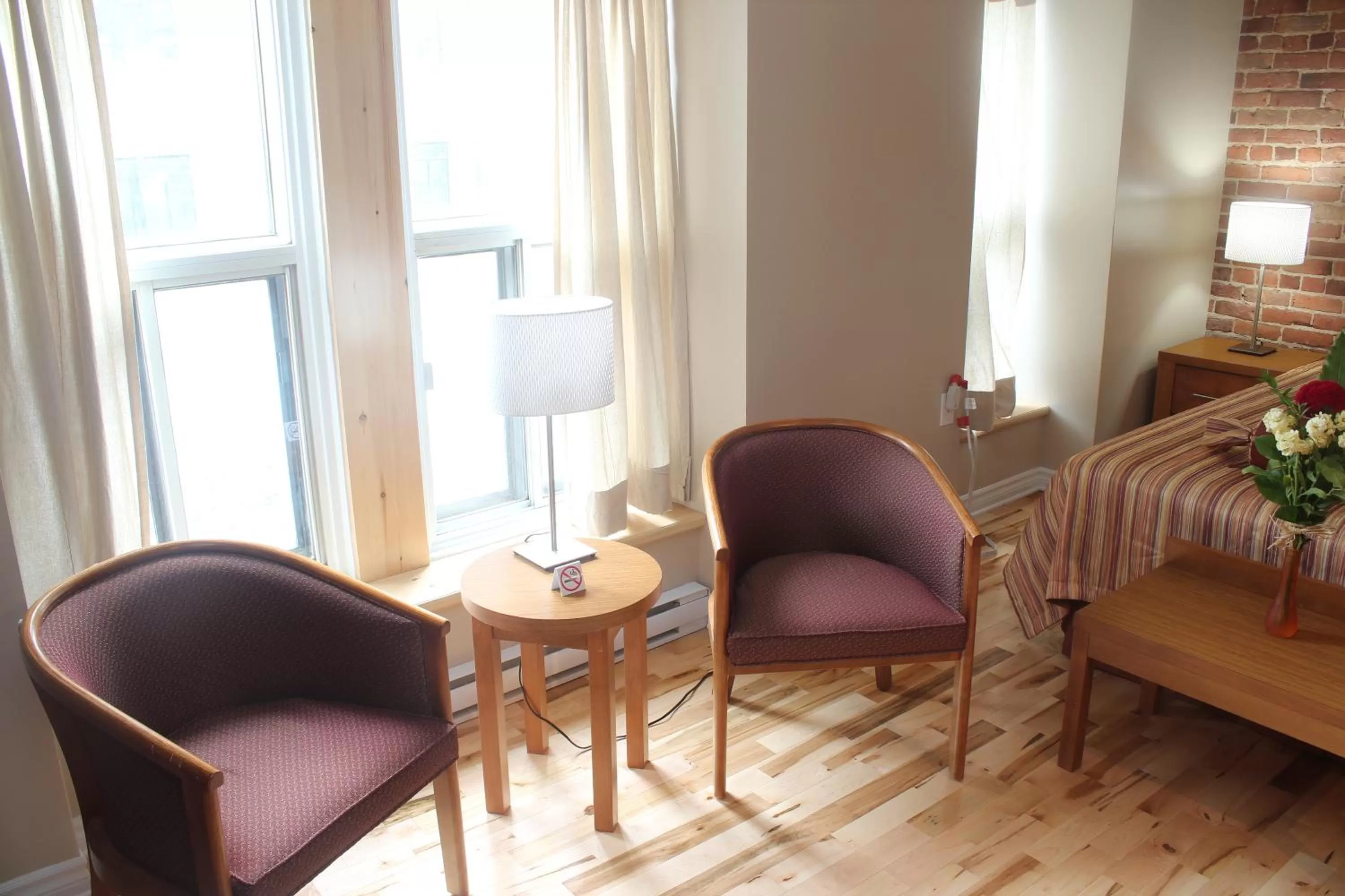 Bed in Hotel Quartier des Spectacles