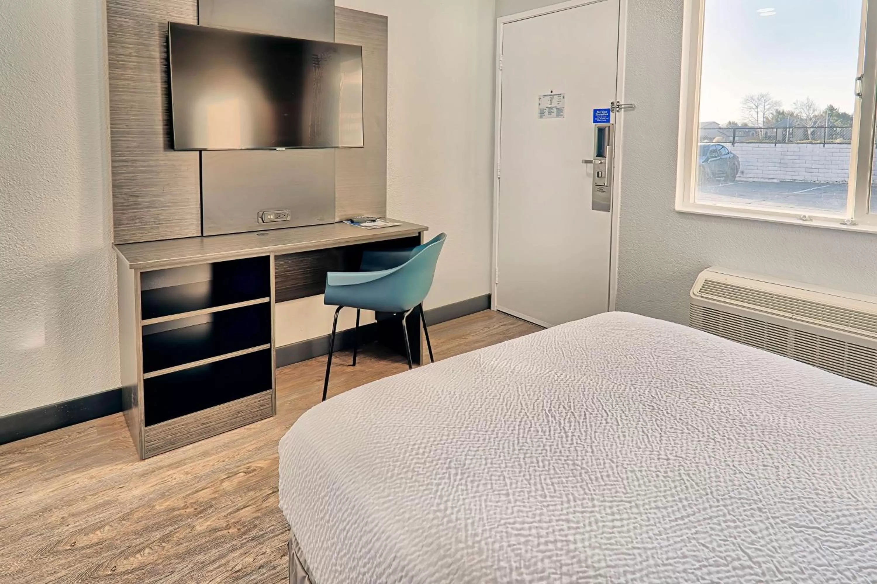 Bedroom, Bed in Motel 6-Lancaster, CA