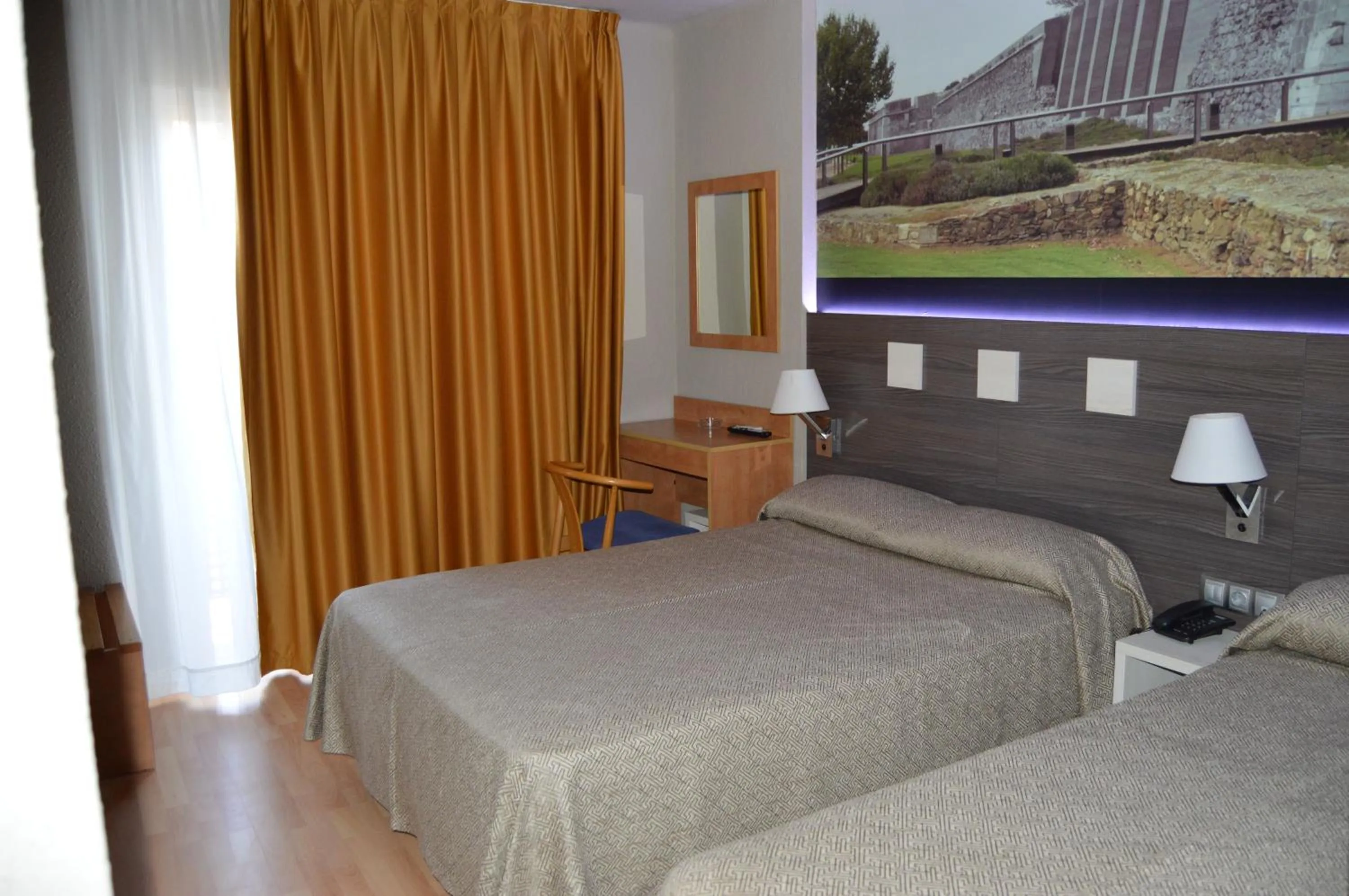 Photo of the whole room, Bed in Hotel Ciutadella