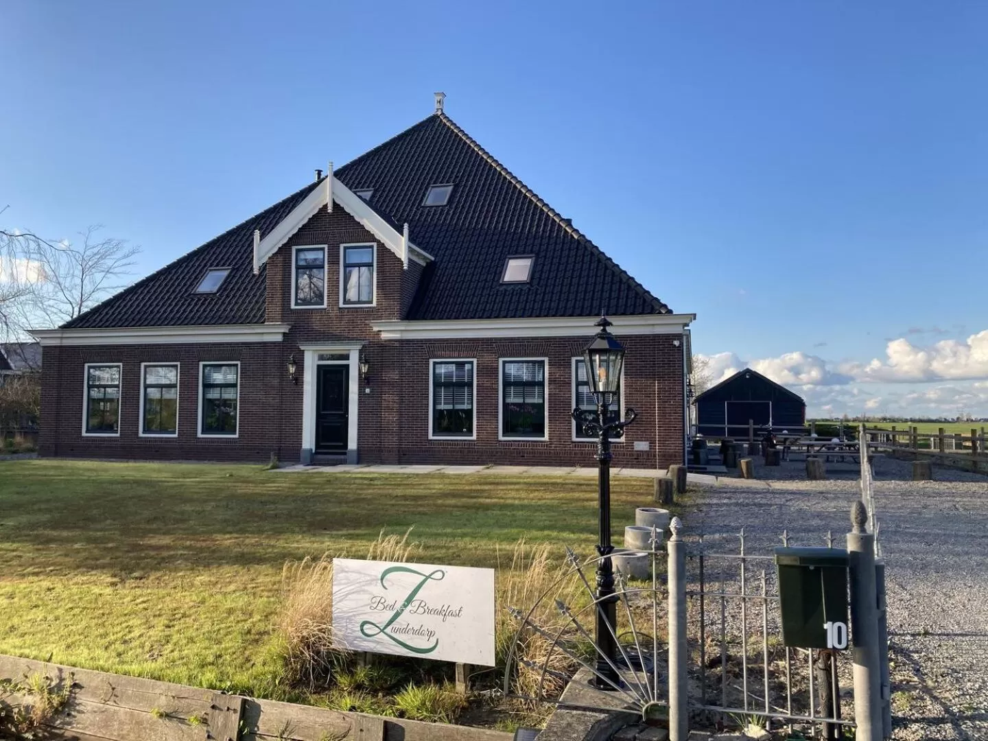 Quadruple Room with Private Bathroom in B&B Zunderdorp