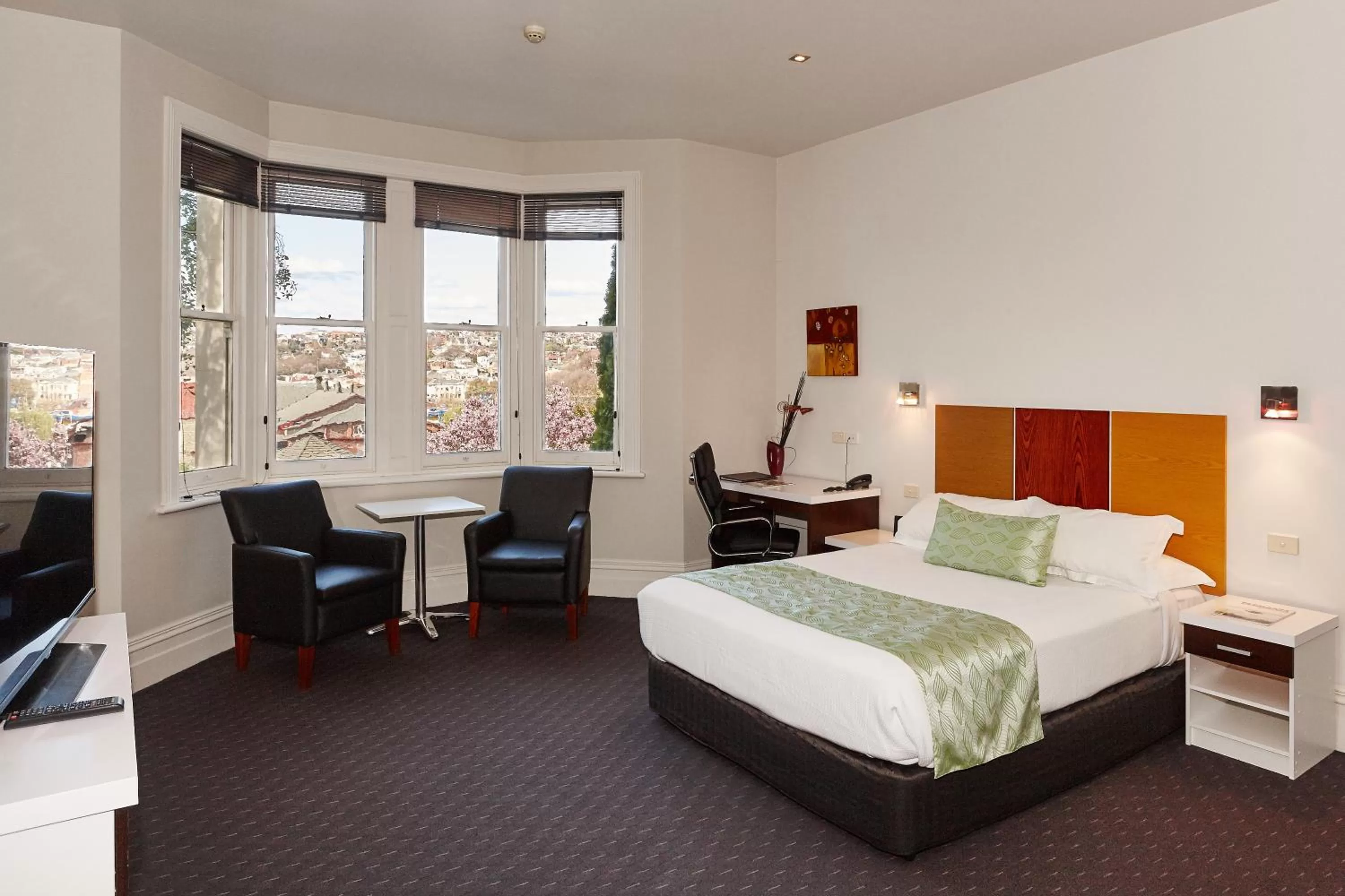 Photo of the whole room, Bed in Auldington Hotel