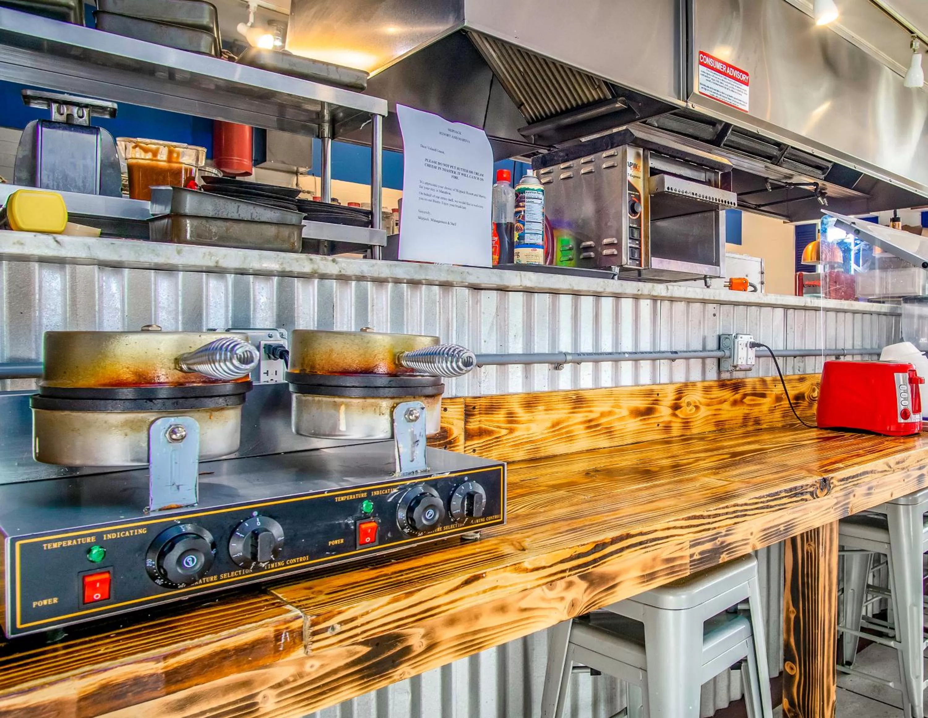 Restaurant/places to eat in Skipjack Resort & Marina