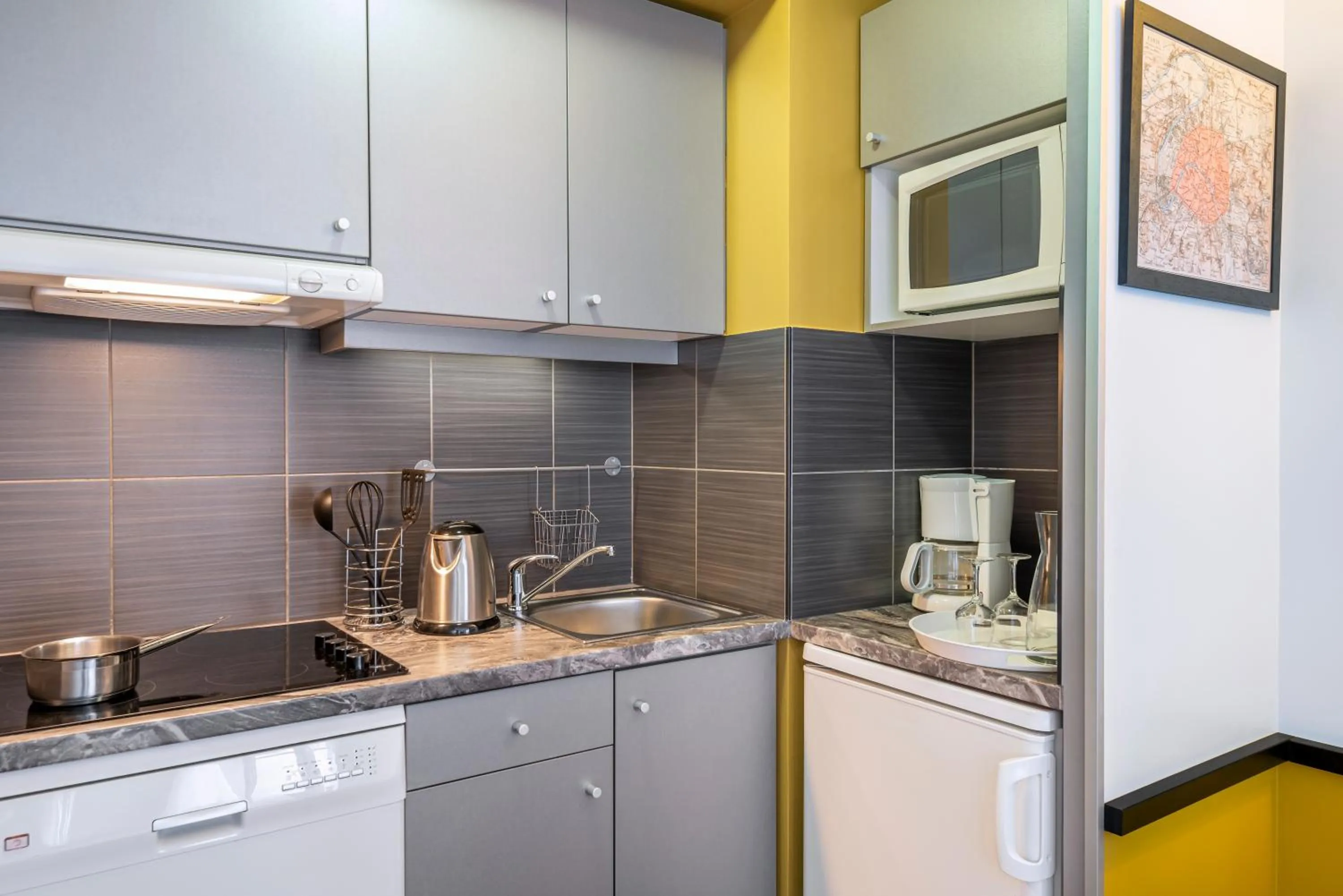 Kitchen or kitchenette in Aparthotel Adagio Paris Montrouge