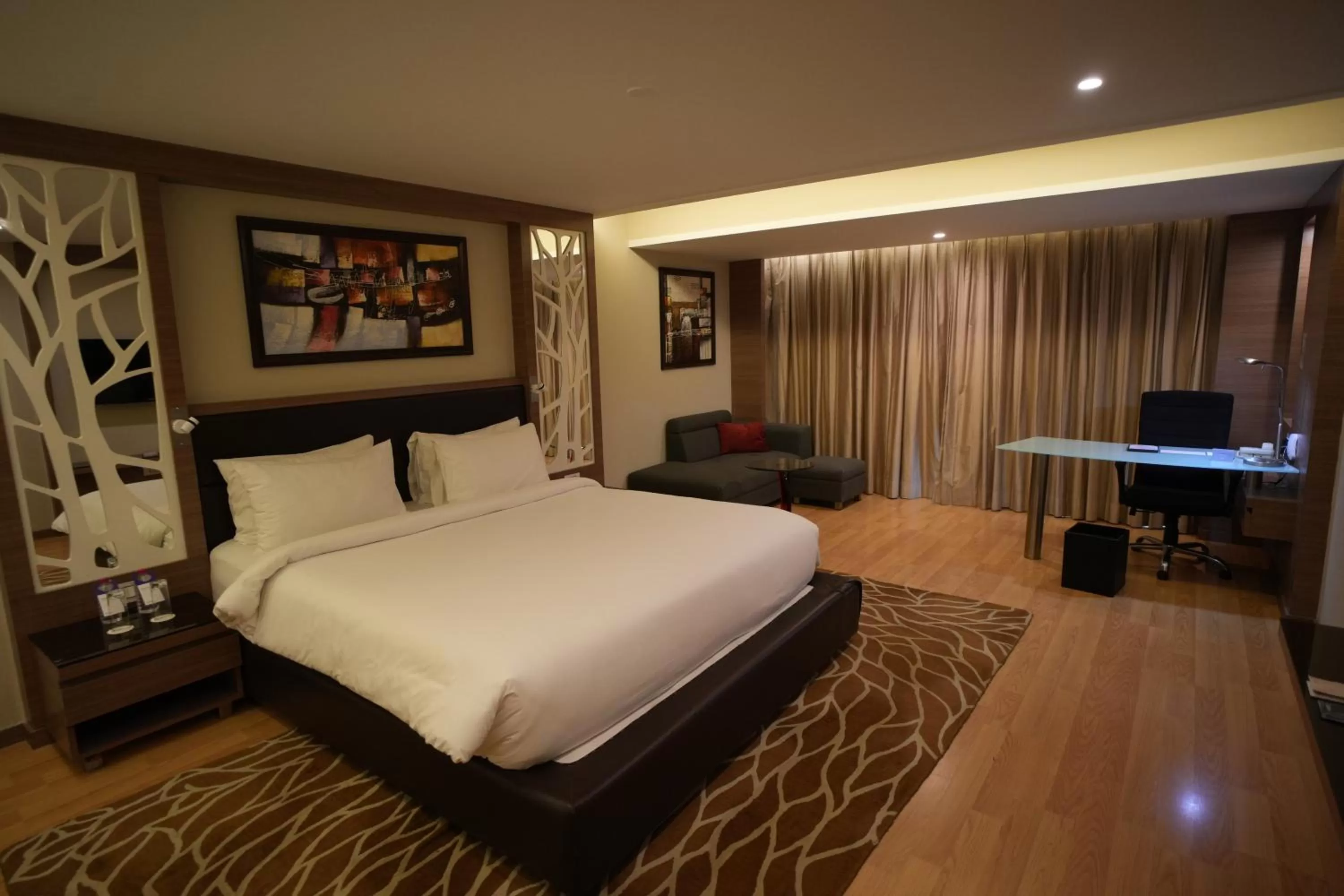 Photo of the whole room, Bed in Radisson Udaipur