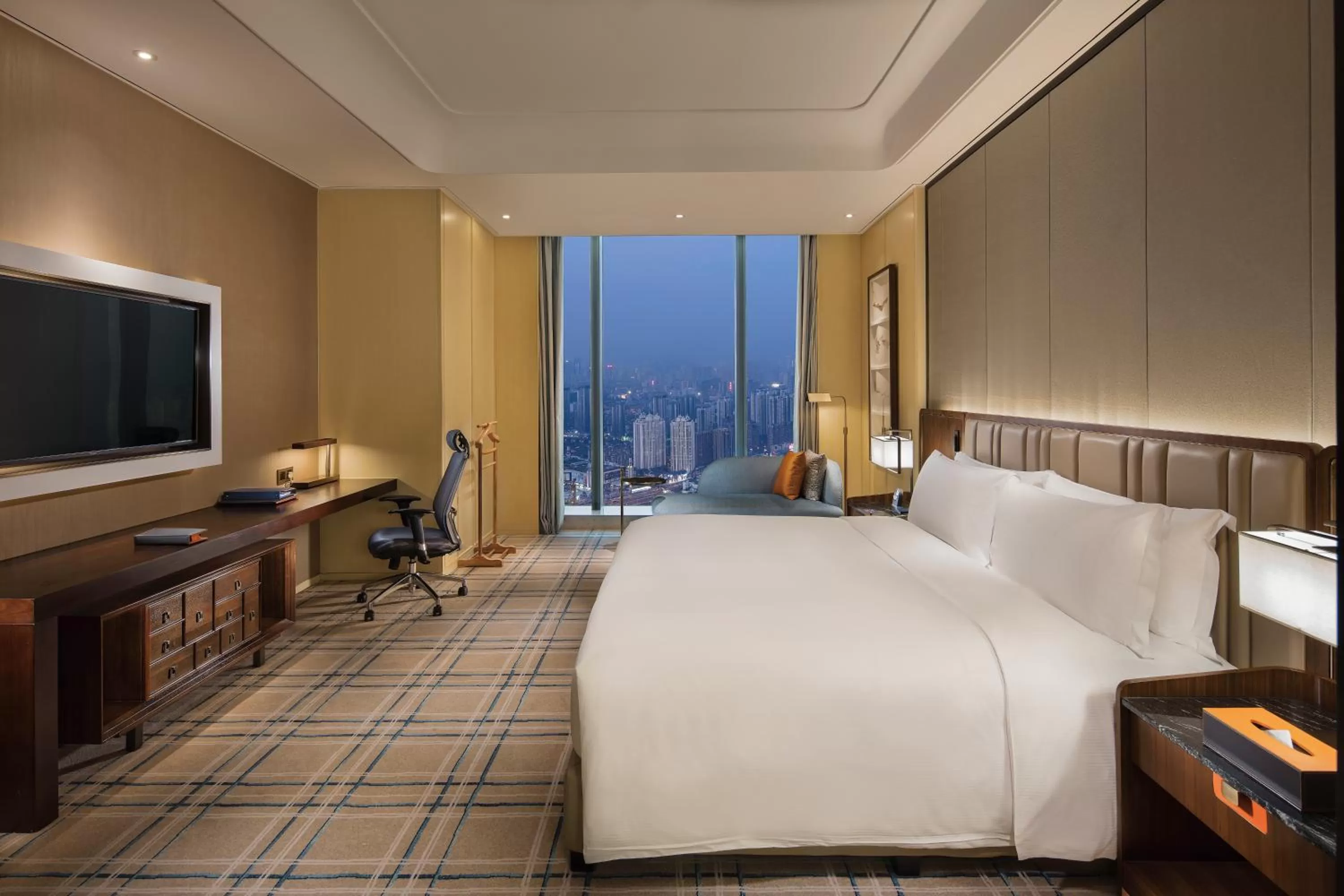 Photo of the whole room, Bed in Hilton Fuzhou