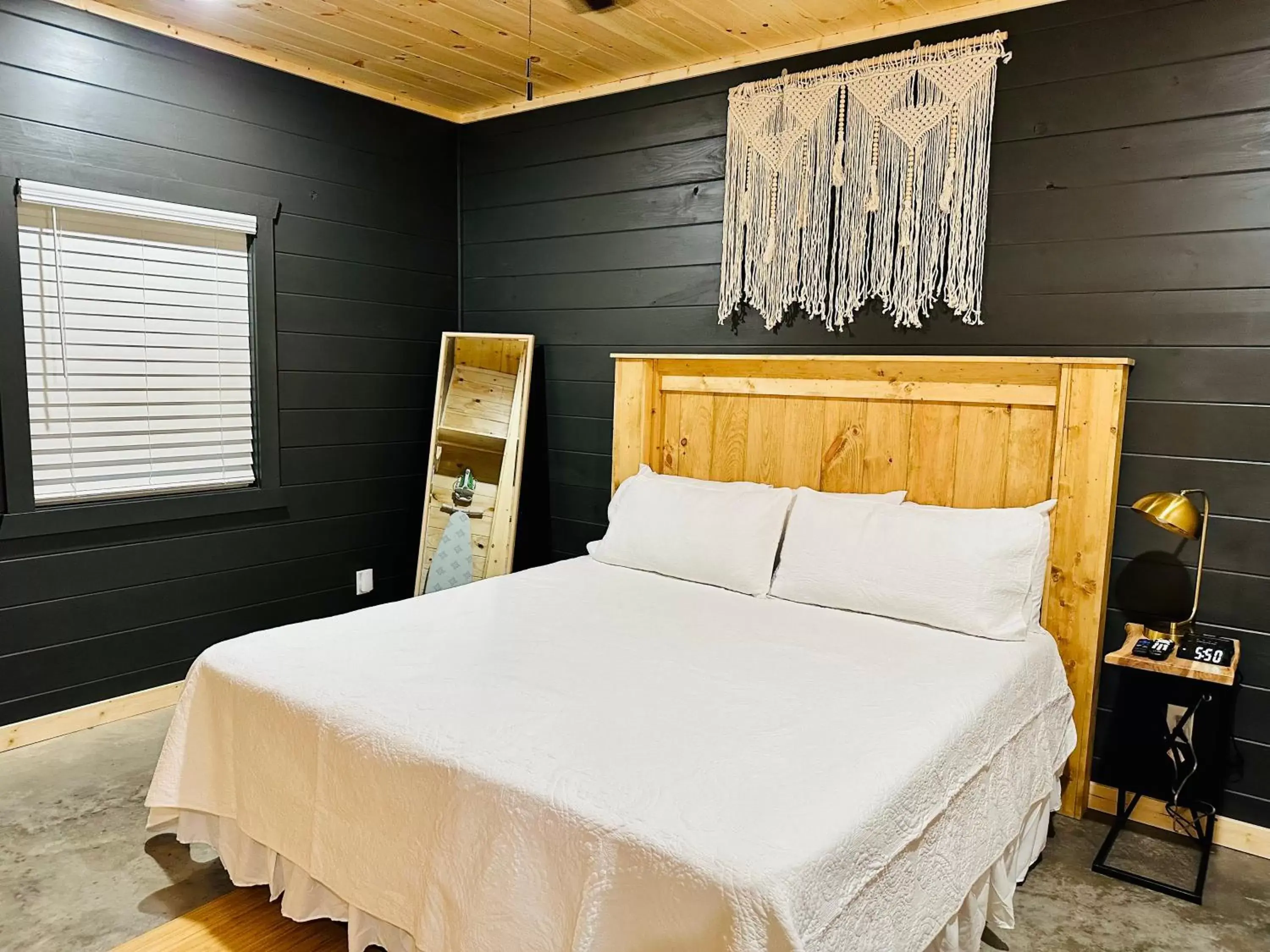 King Suite in Knotty Squirrel Cabins King Suite in Knotty Squirrel Cabins