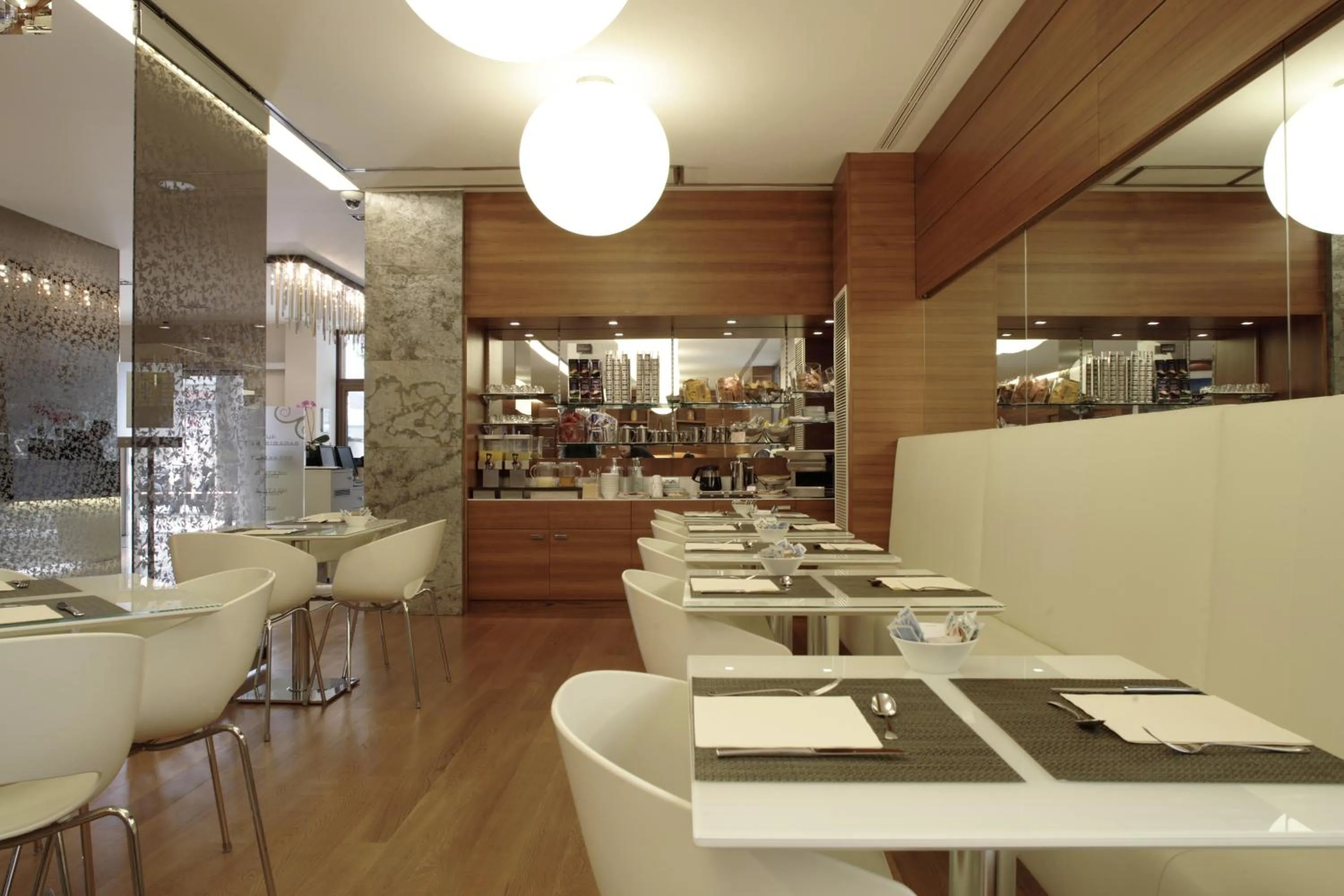 Restaurant/places to eat in Smy Bologna Centrale