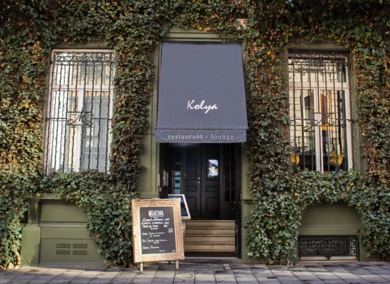 Restaurant/places to eat in Hotel Manos Premier