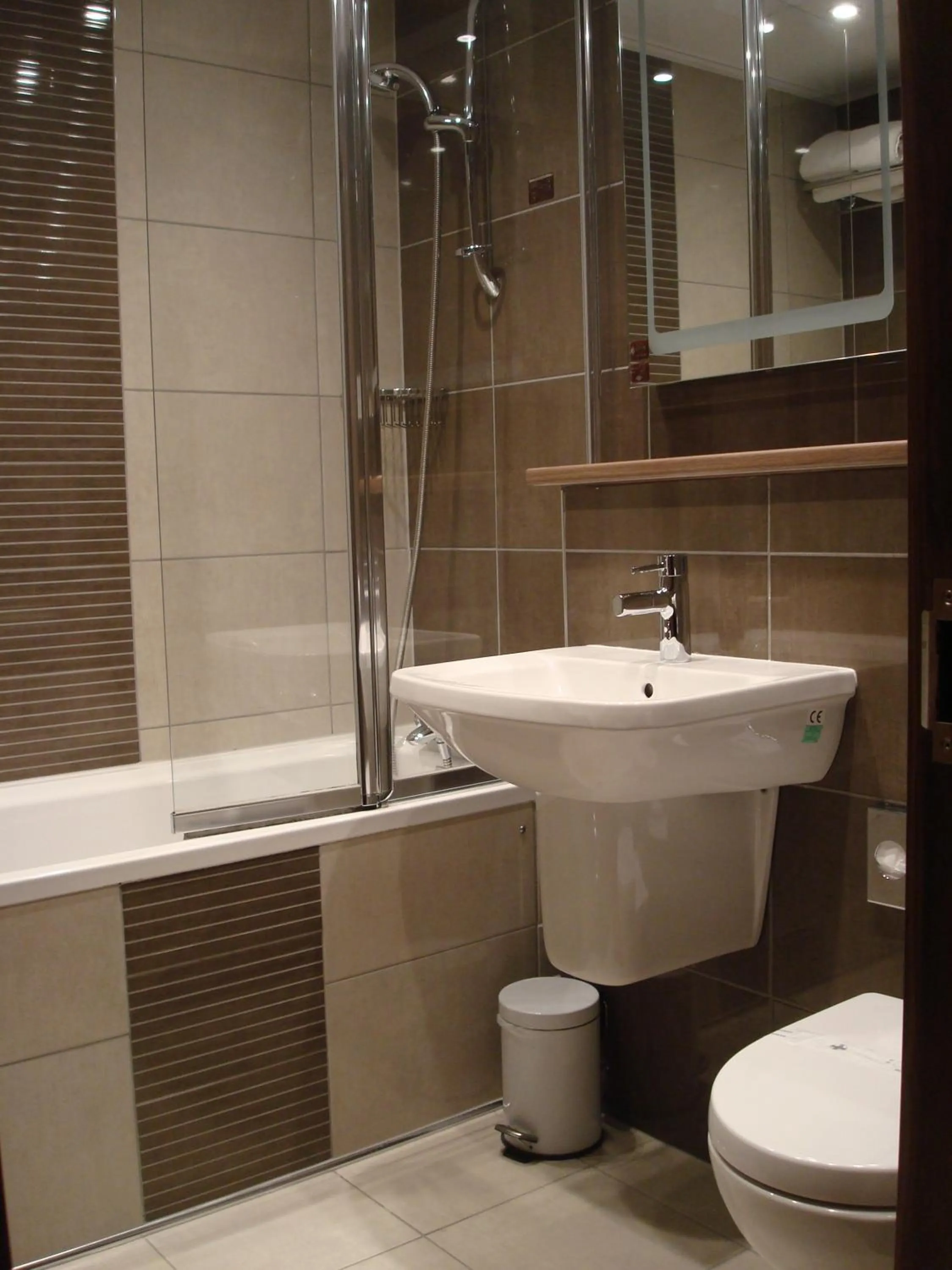 Bathroom in Cruachan Hotel