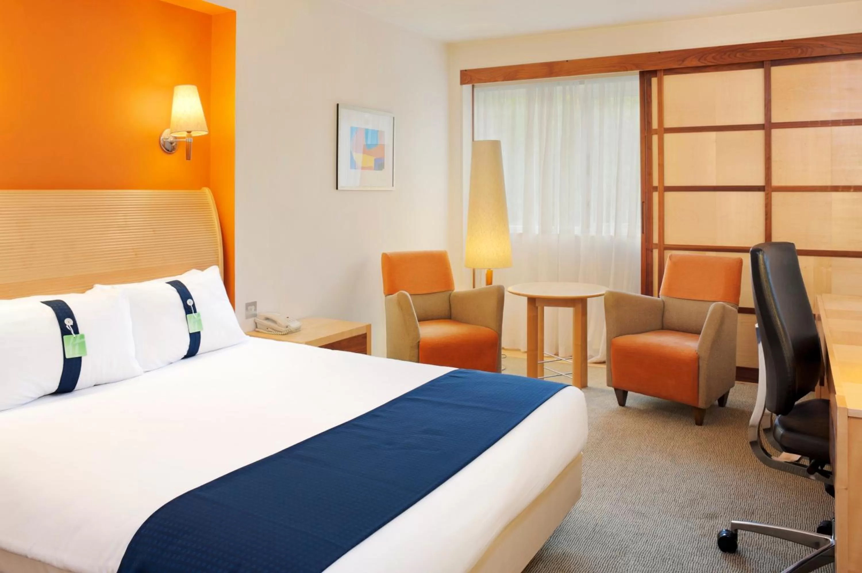 Photo of the whole room, Bed in Holiday Inn Maidstone-Sevenoaks by IHG
