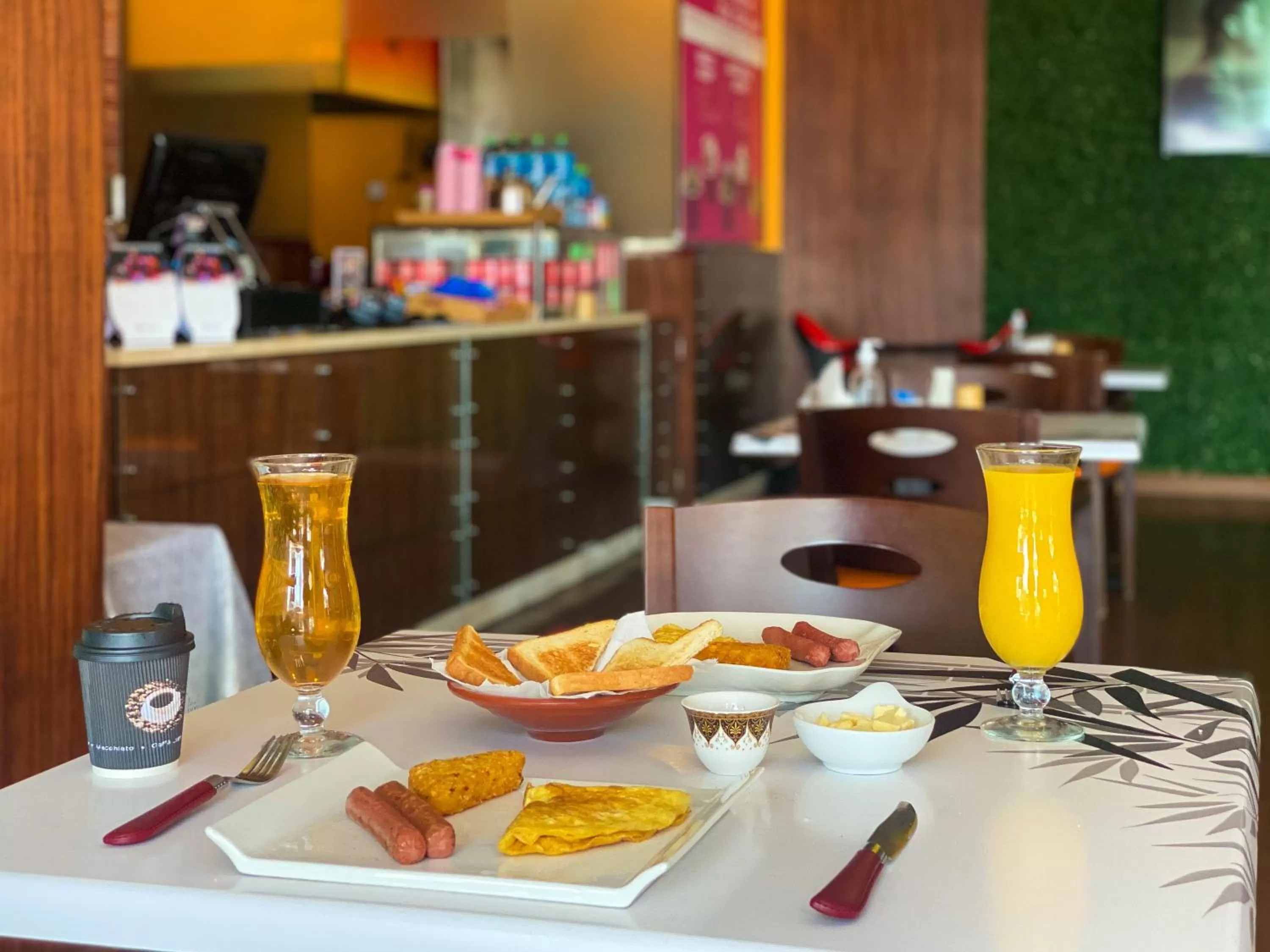 Restaurant/places to eat in Auris Boutique Hotel Apartments, Al Barsha - At The Mall