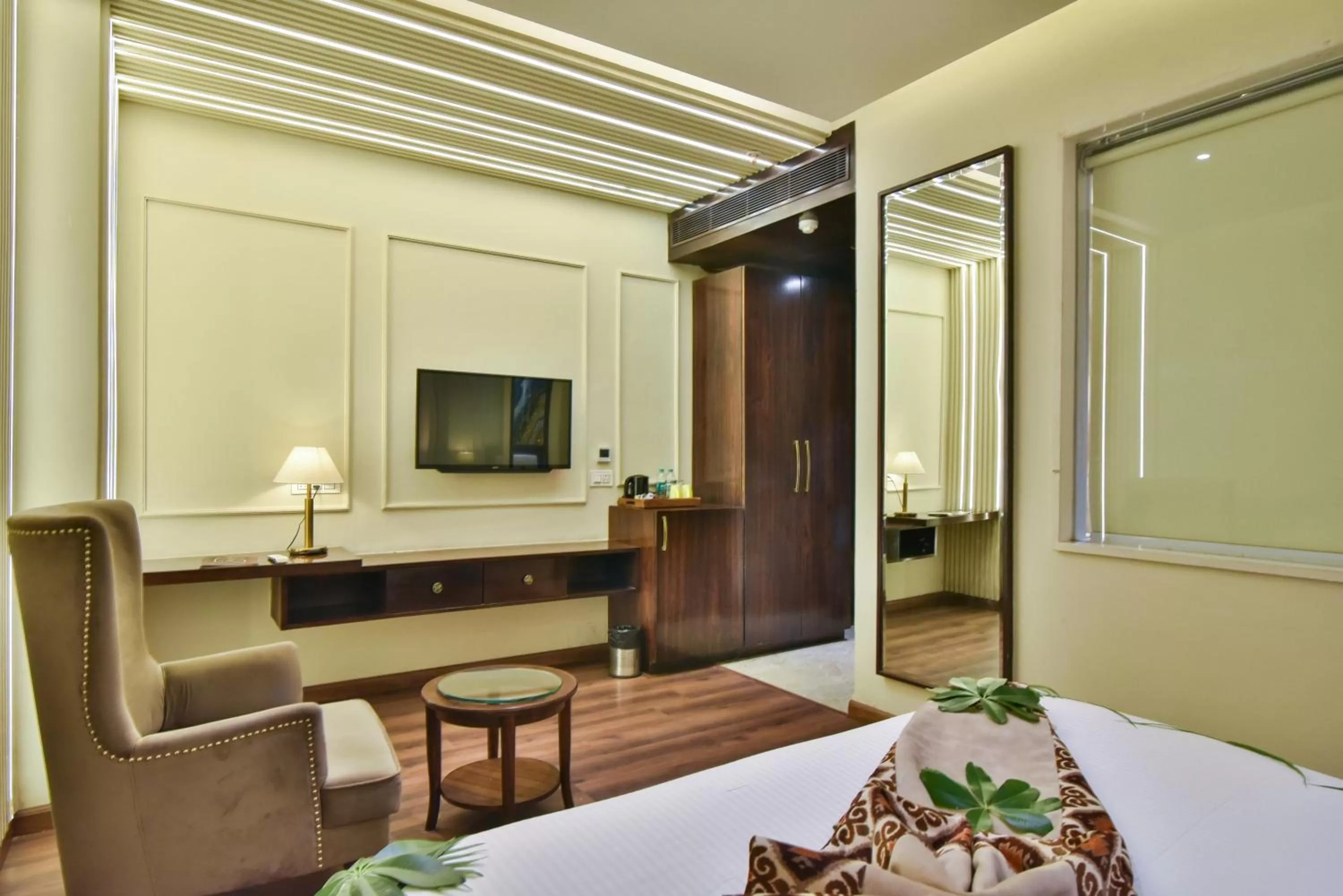 Bed in Hotel BR Grand -Near Golden Temple