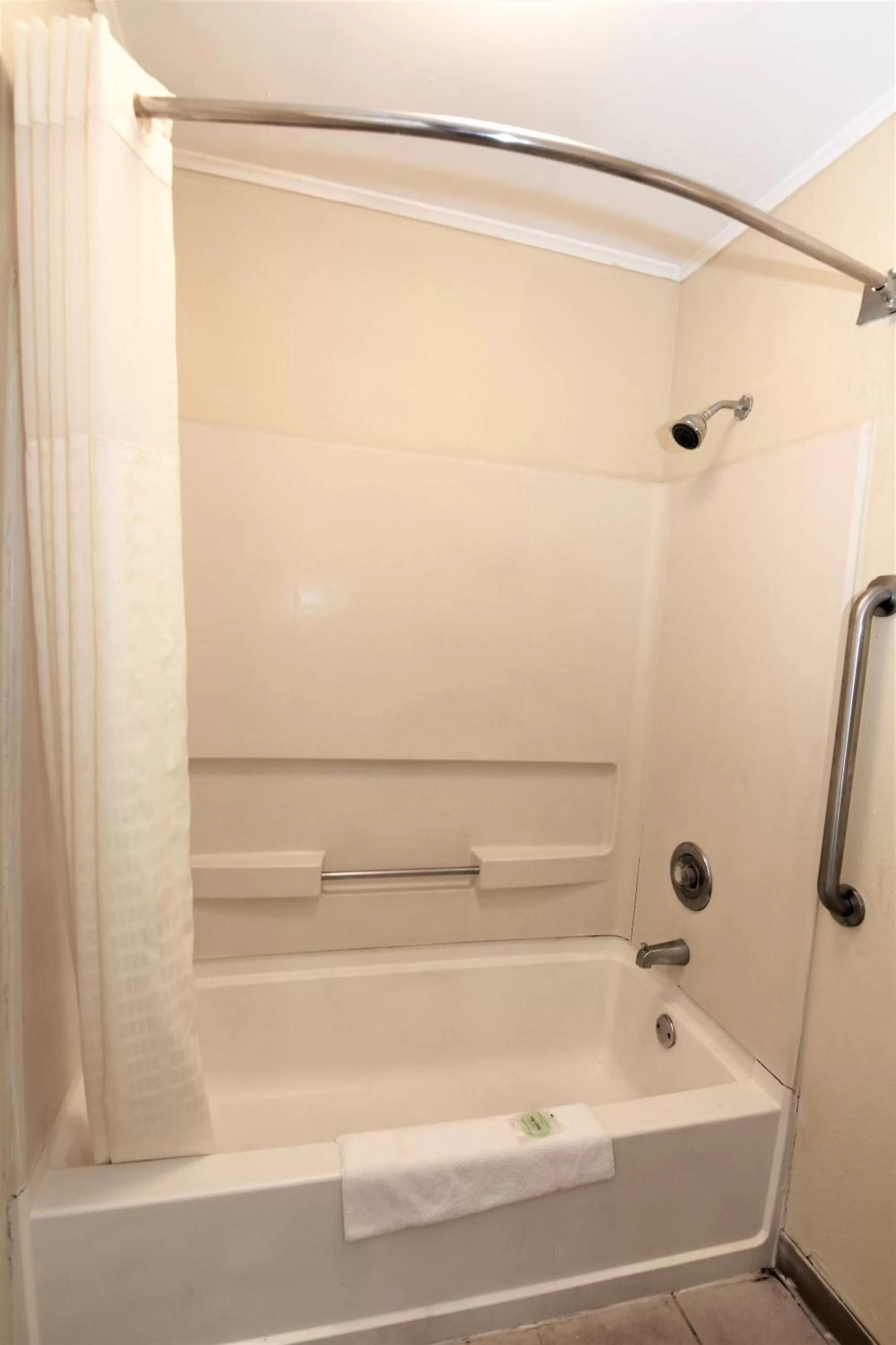 Bathroom in Rodeway Inn Harbison Area