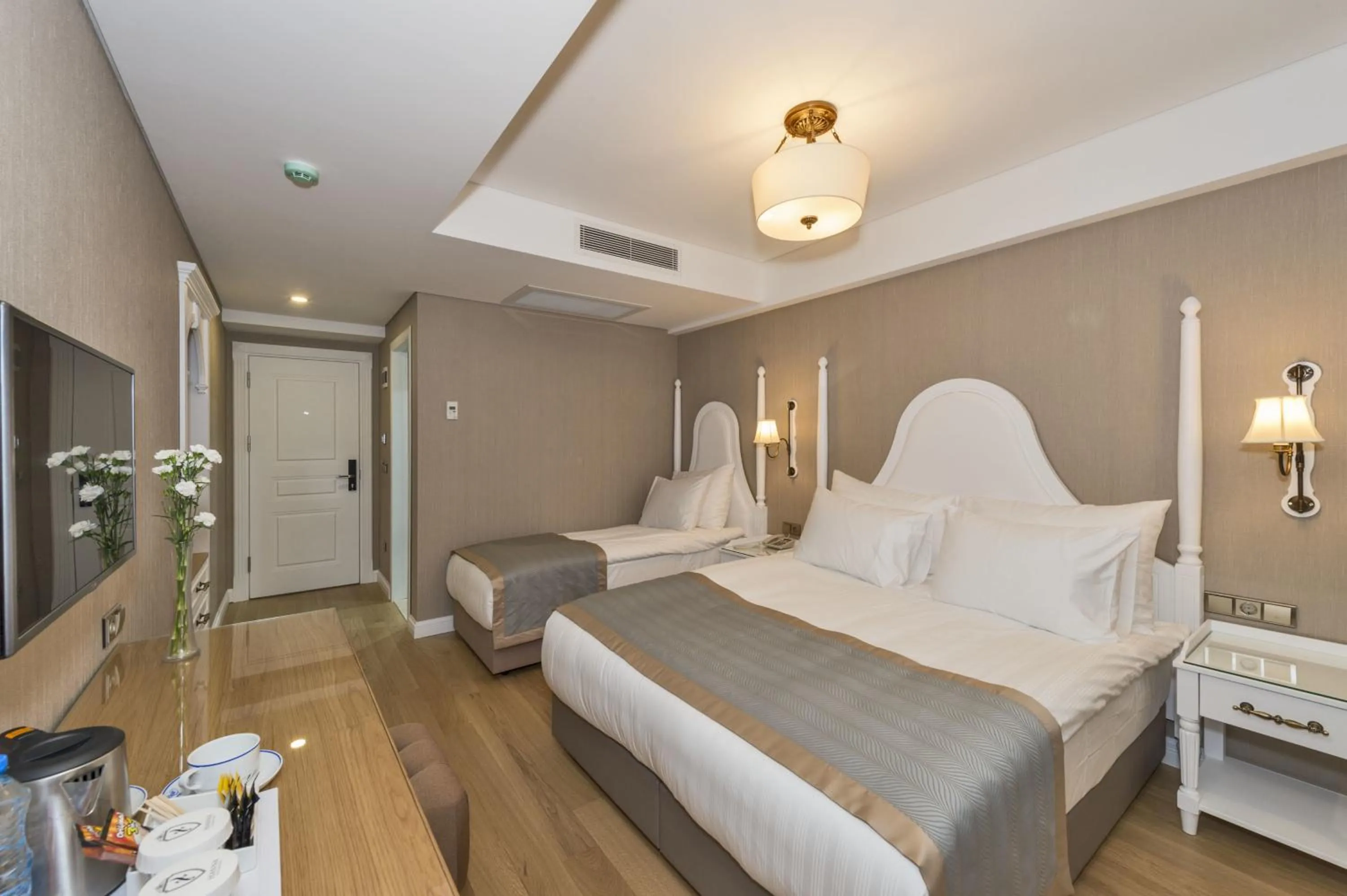 Photo of the whole room, Bed in Hanna Hotel