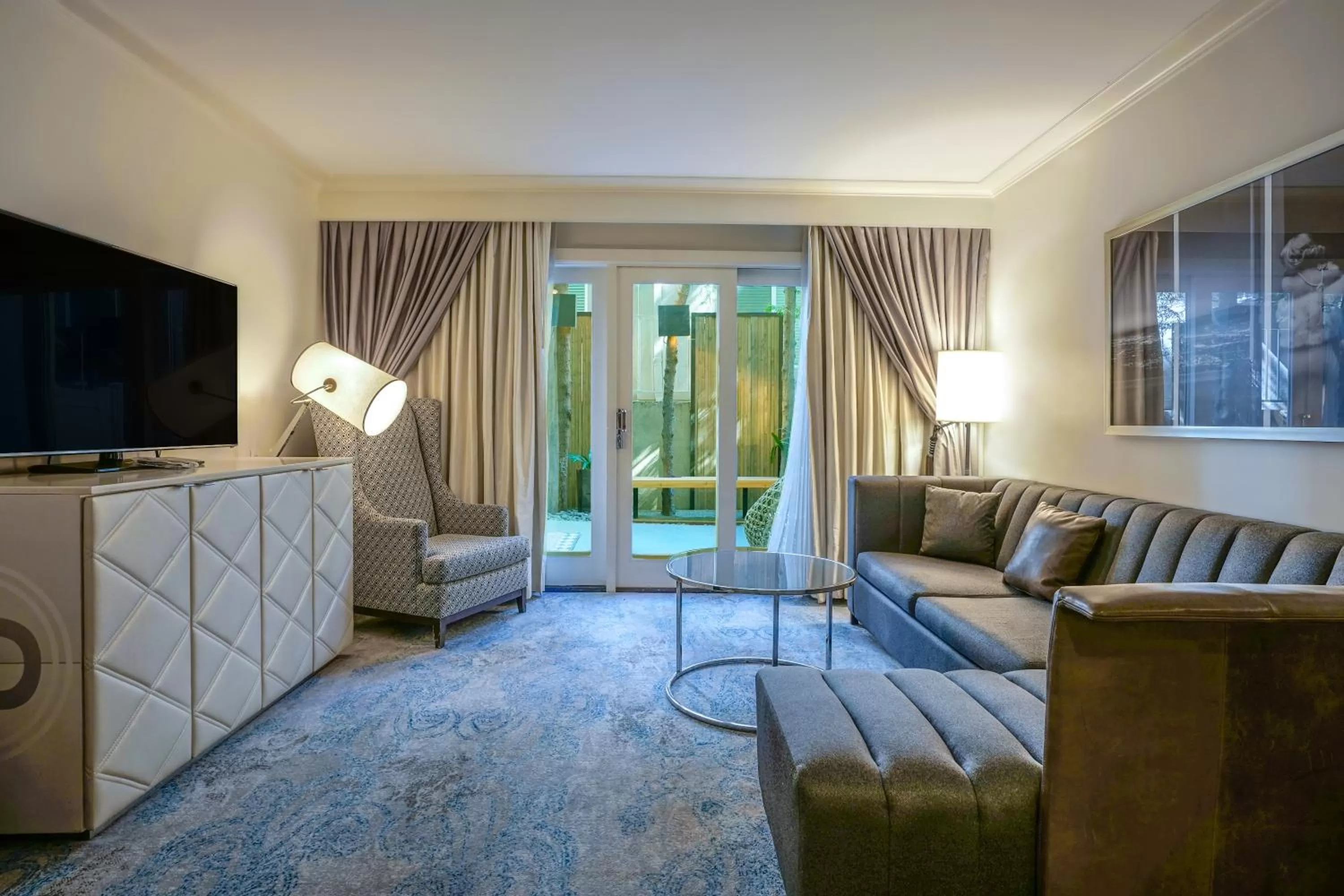 Living room in Hotel Amarano Burbank-Hollywood