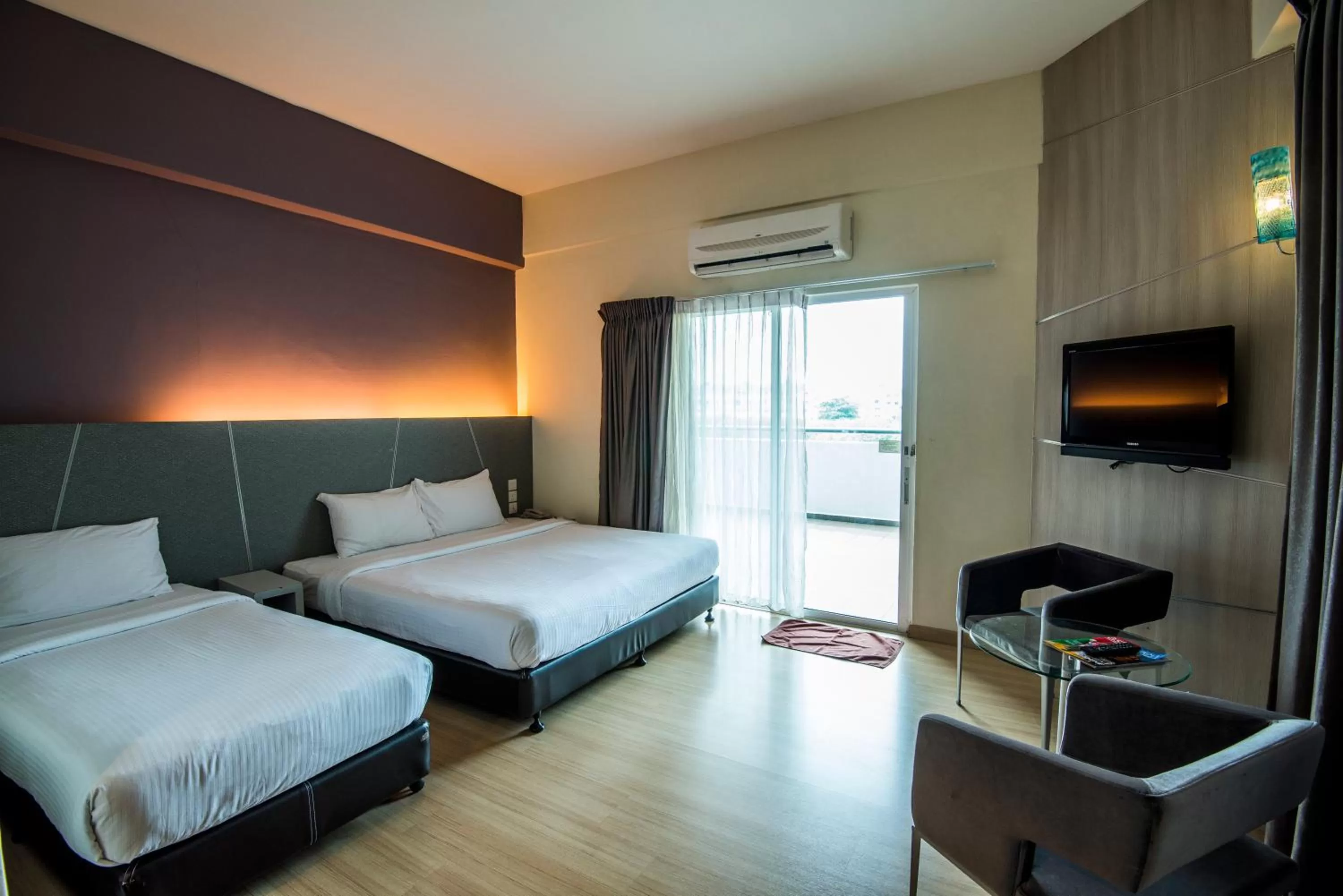 Photo of the whole room, Bed in Marvelux Hotel