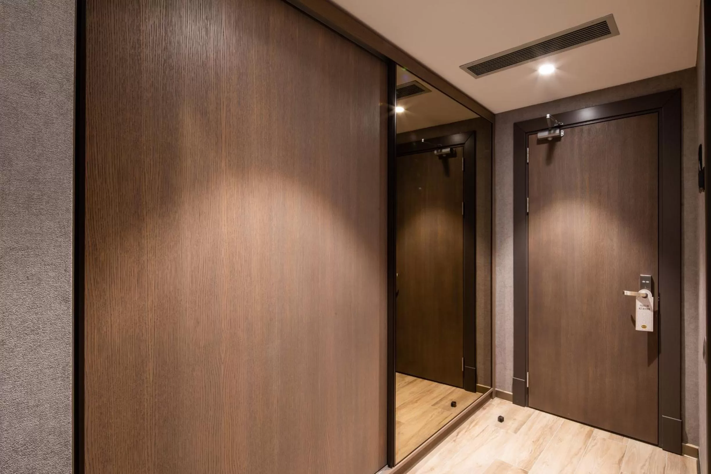 safe, Bed in Mula Hotel