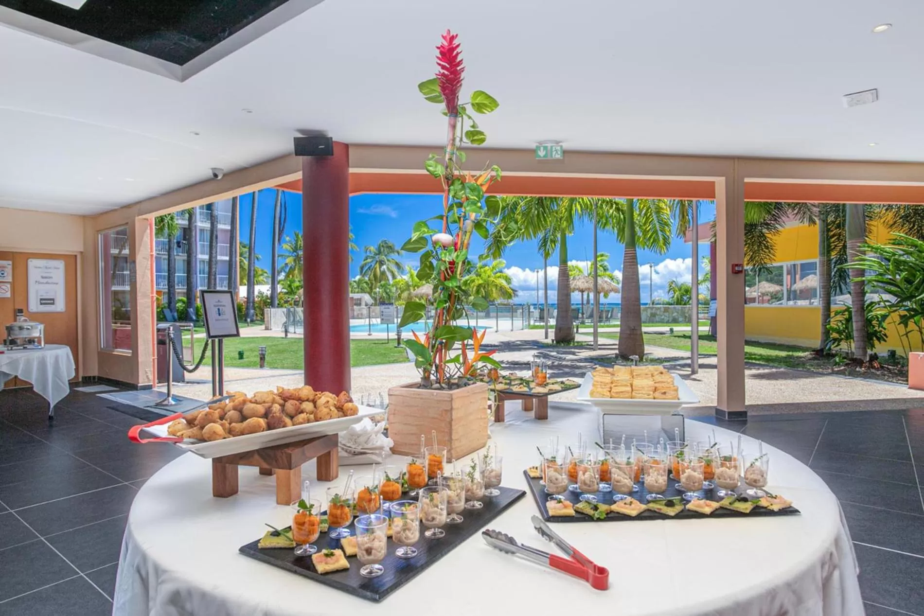 Lounge or bar in Zenitude Hôtel Résidences Le Salako