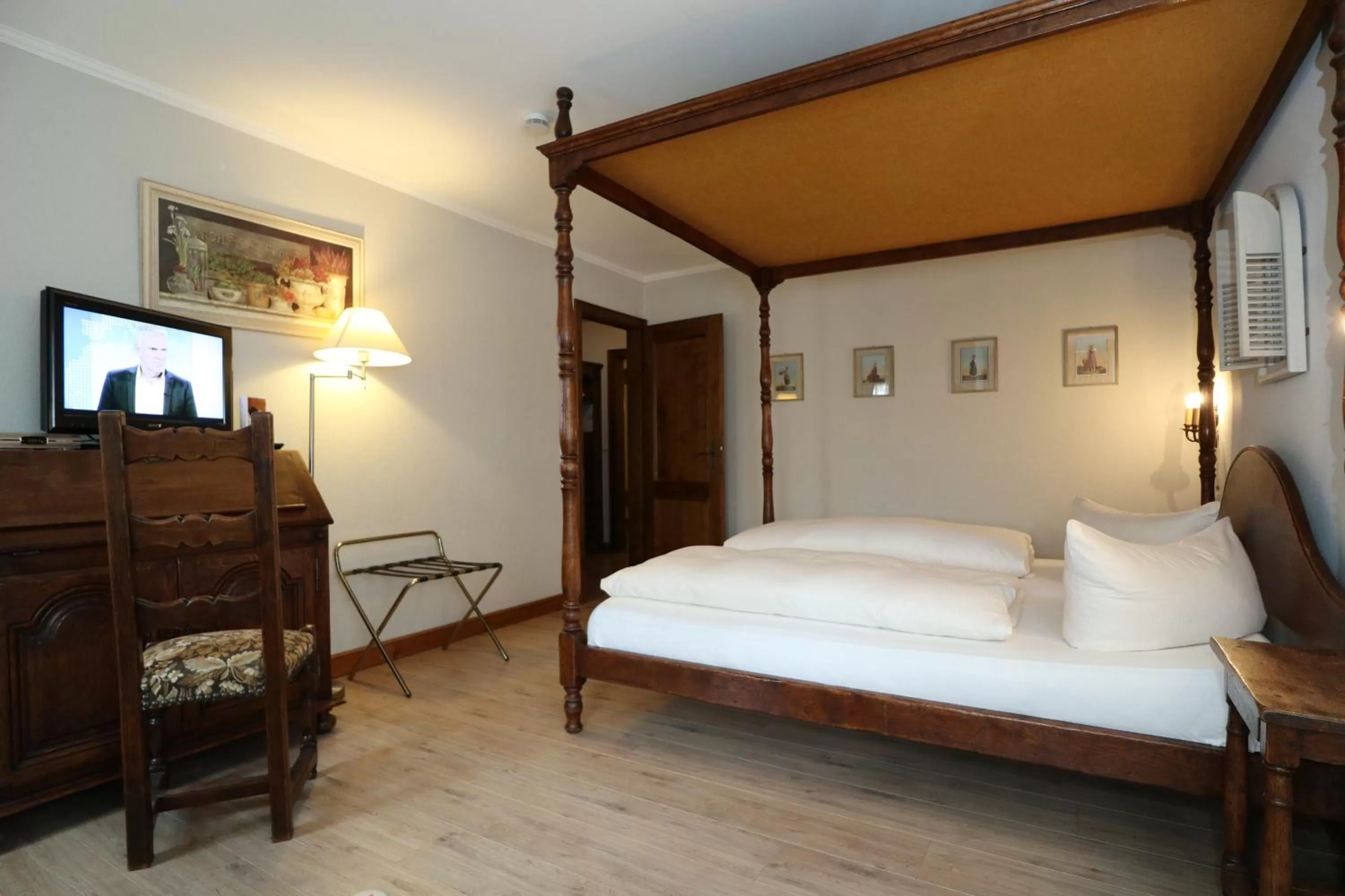 Bed in Schwarzwaldhotel Stollen