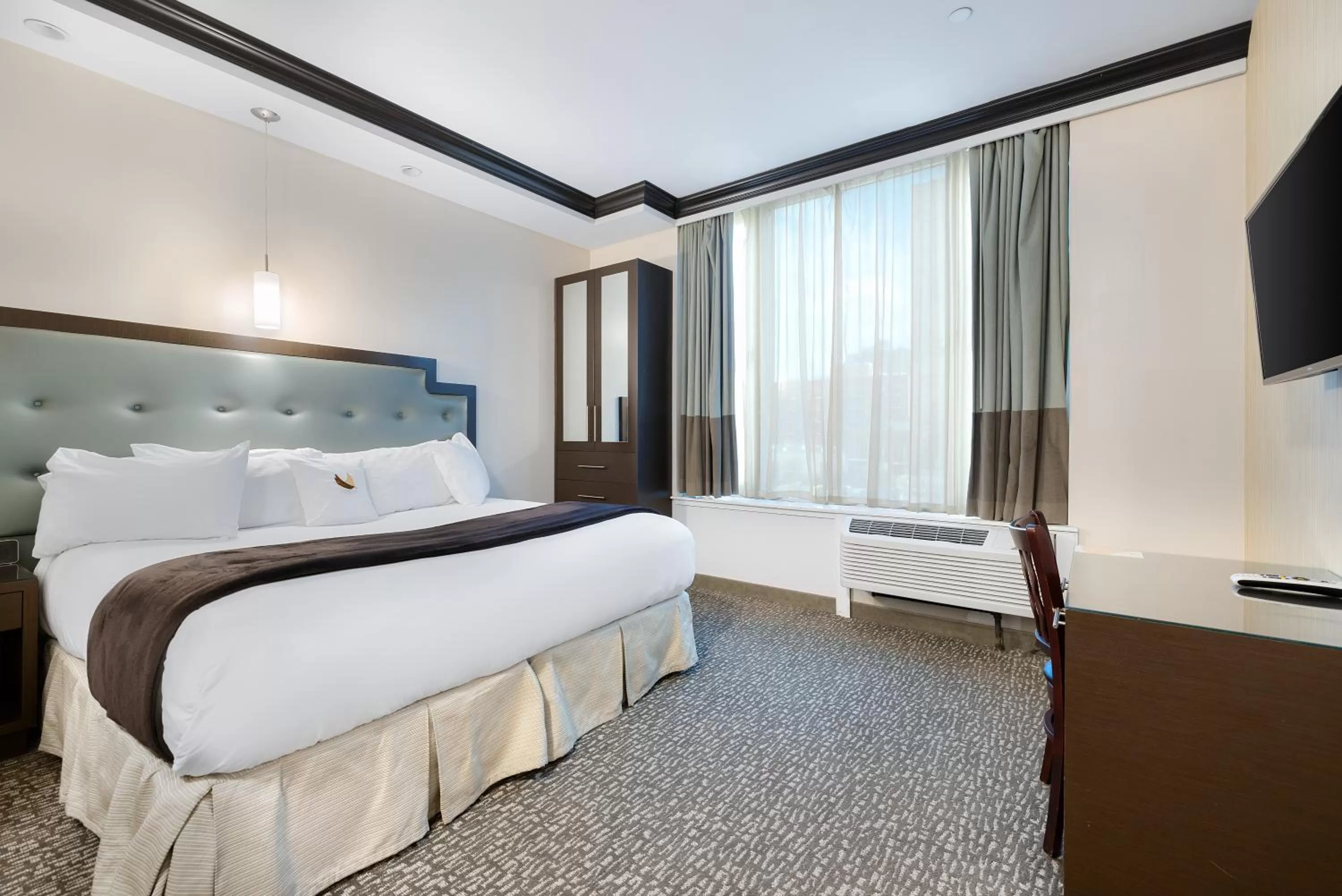 Bed in Aura Hotel Brooklyn