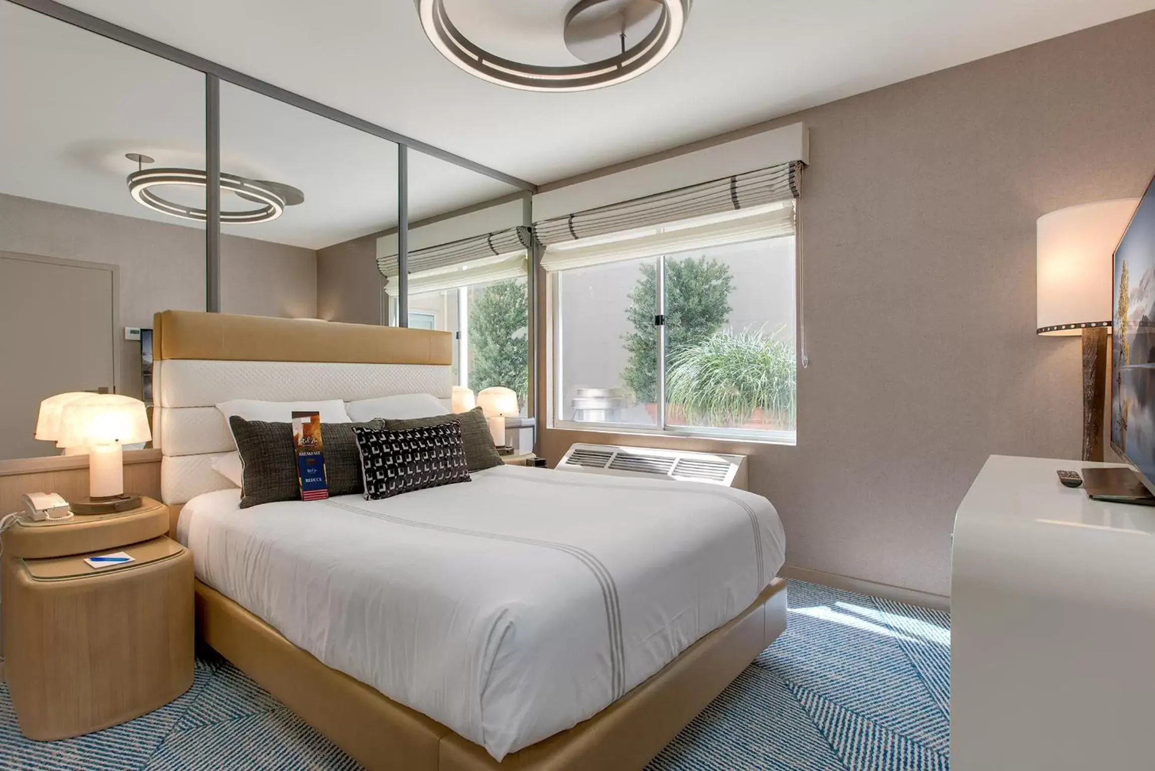 Signature Queen Suite in Hotel Zoe Fisherman's Wharf Signature Queen Suite in Hotel Zoe Fisherman's Wharf