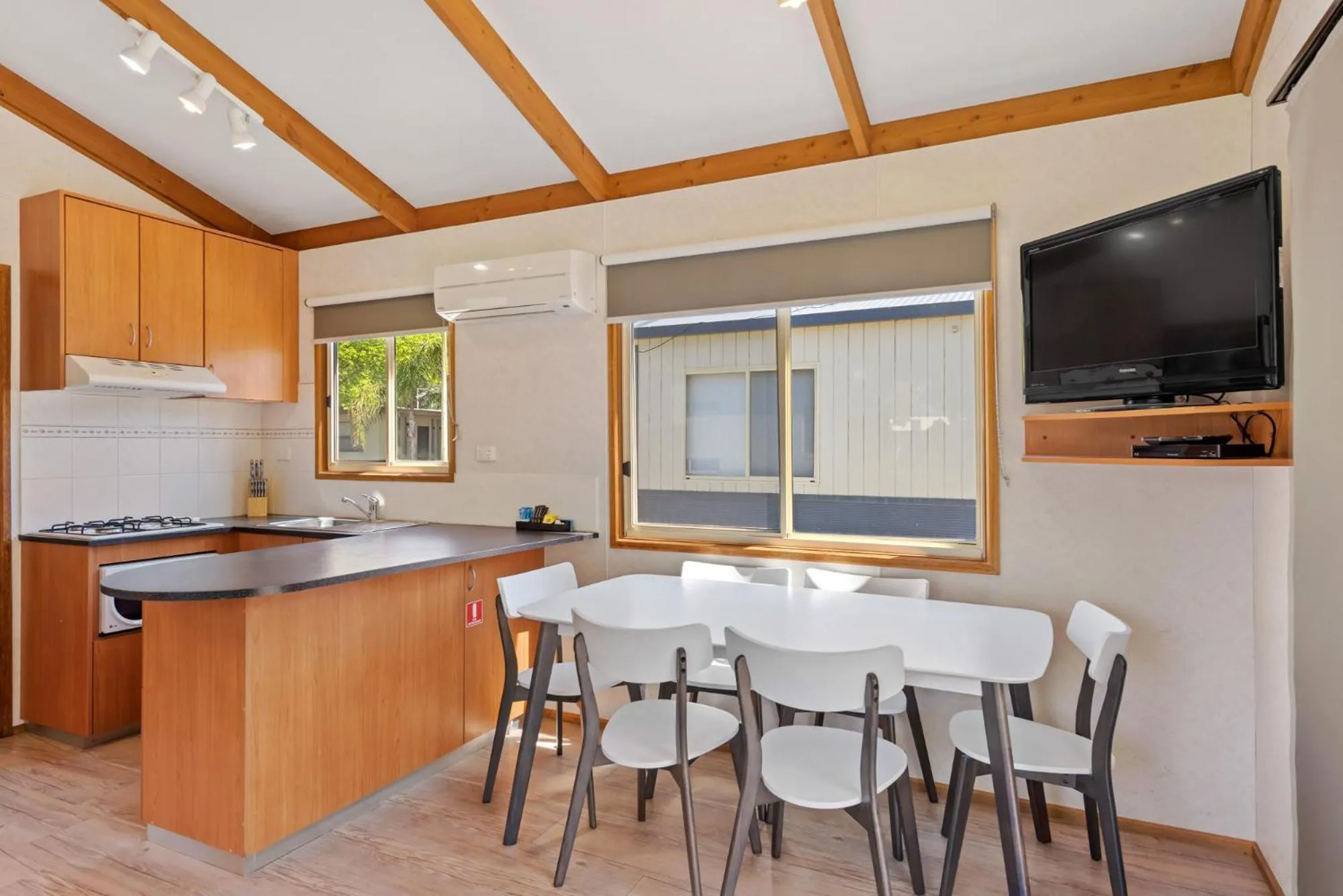 Kitchen or kitchenette in Discovery Parks - Maidens Inn Moama