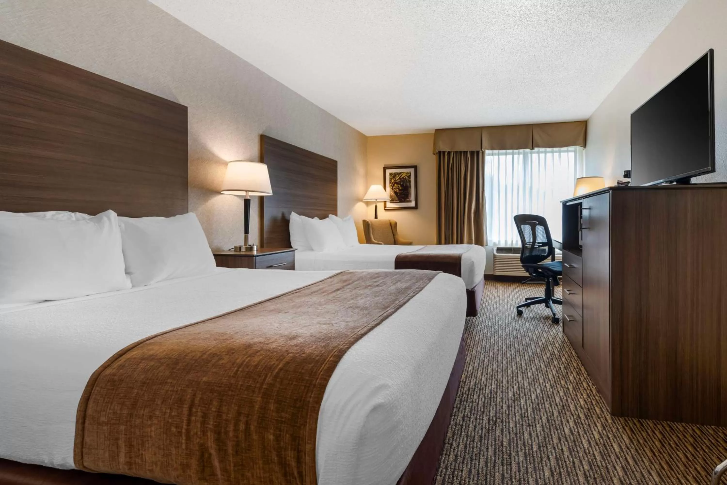 Bedroom, Bed in Best Western Spooner Riverplace