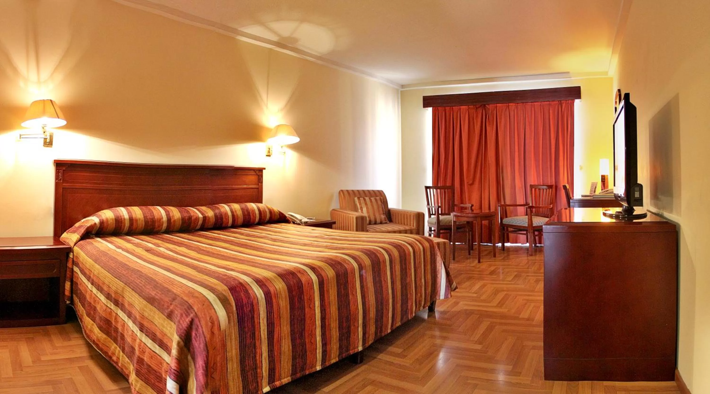 Photo of the whole room, Bed in Hotel Casa Real Tehuacan