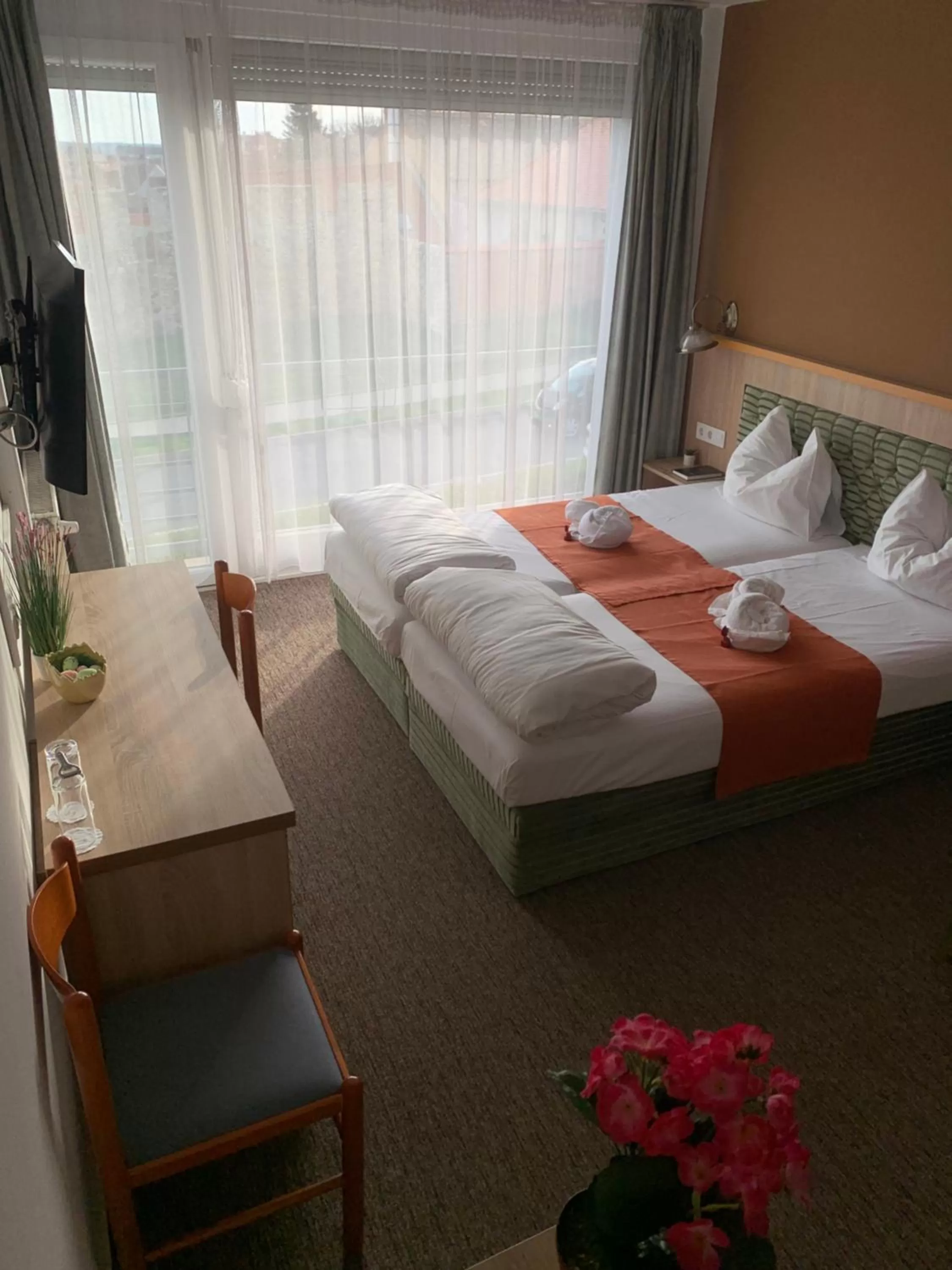 Bed in Várfal Wellness Panzió