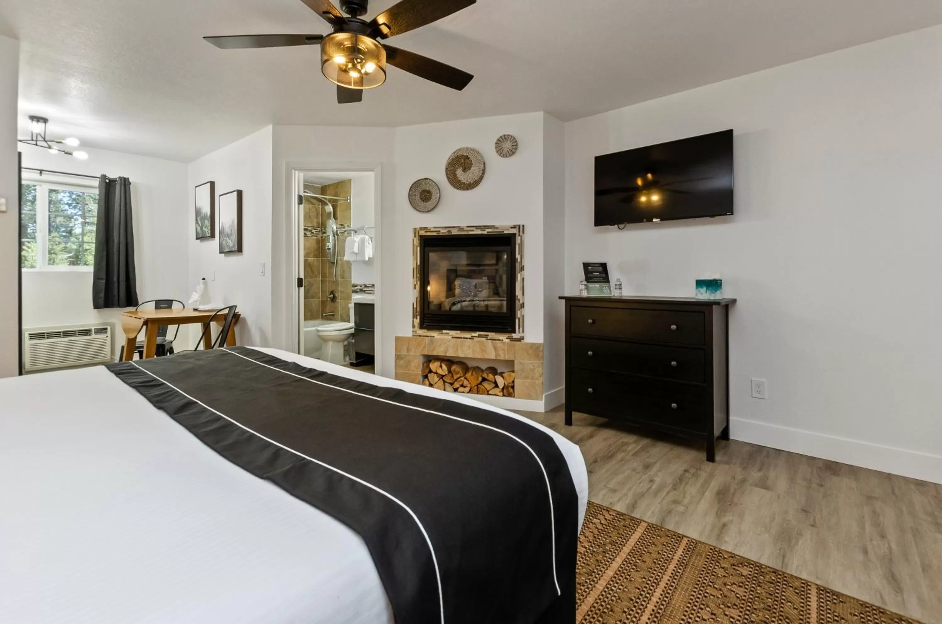 Bed in The Jeffrey Hotel