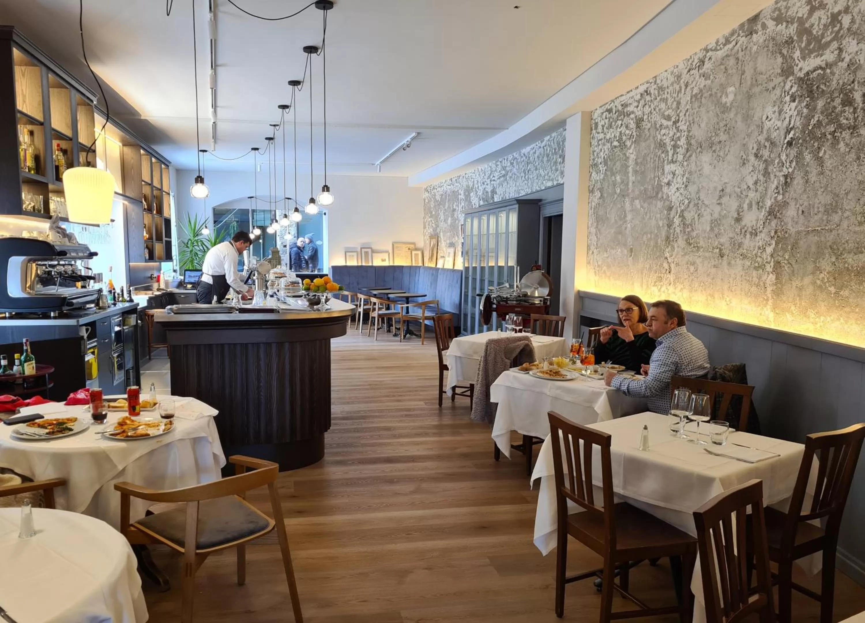 Restaurant/places to eat in Il Sole