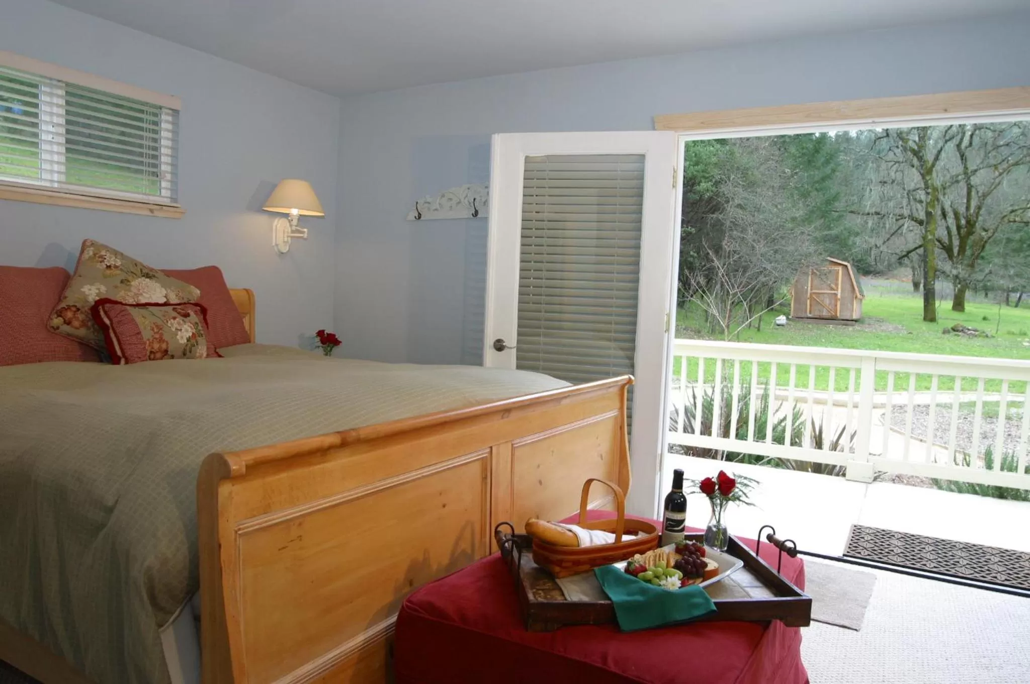 Photo of the whole room, Bed in Aurora Park Cottages