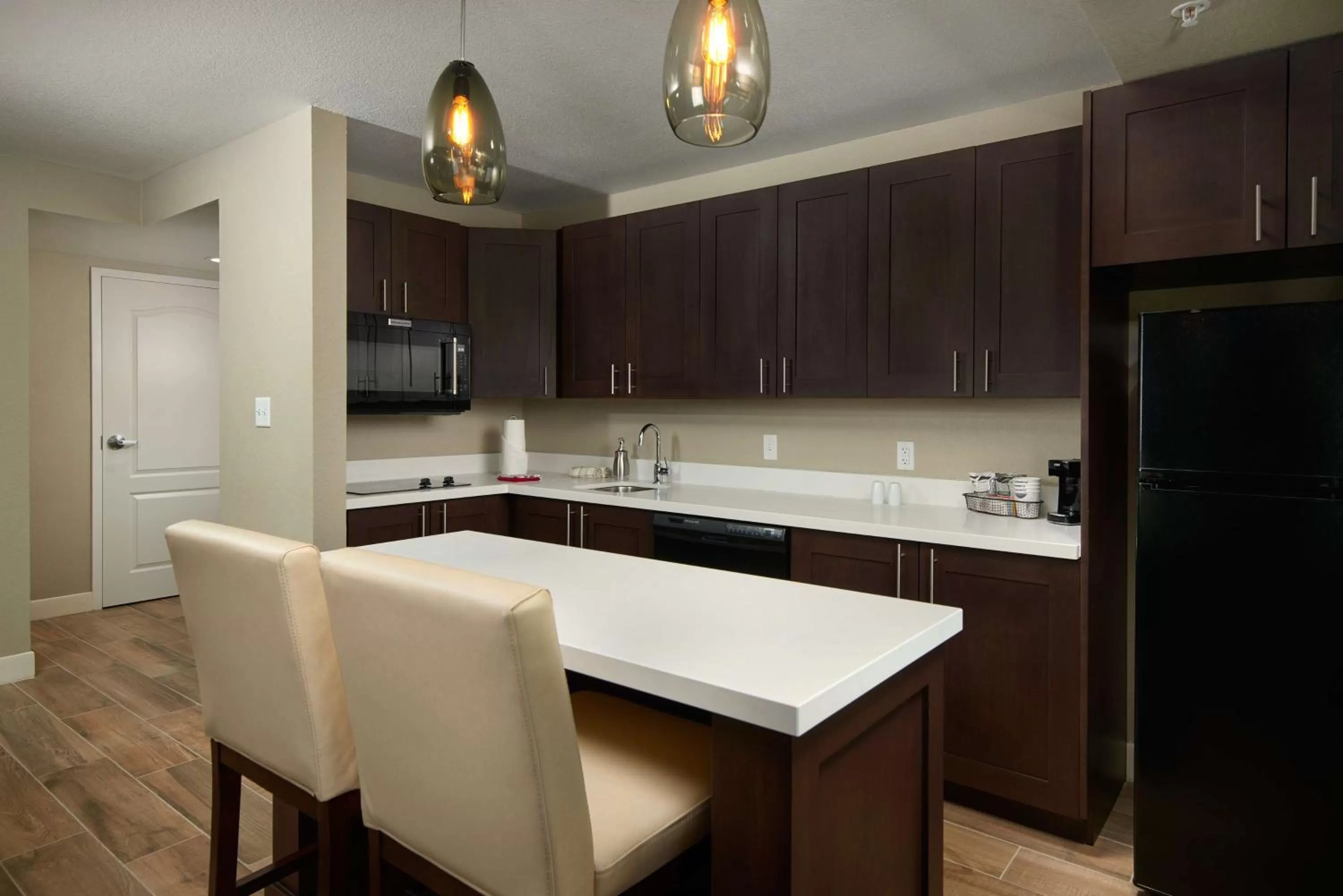 Kitchen or kitchenette in Hampton Inn & Suites Scottsdale On Shea Blvd