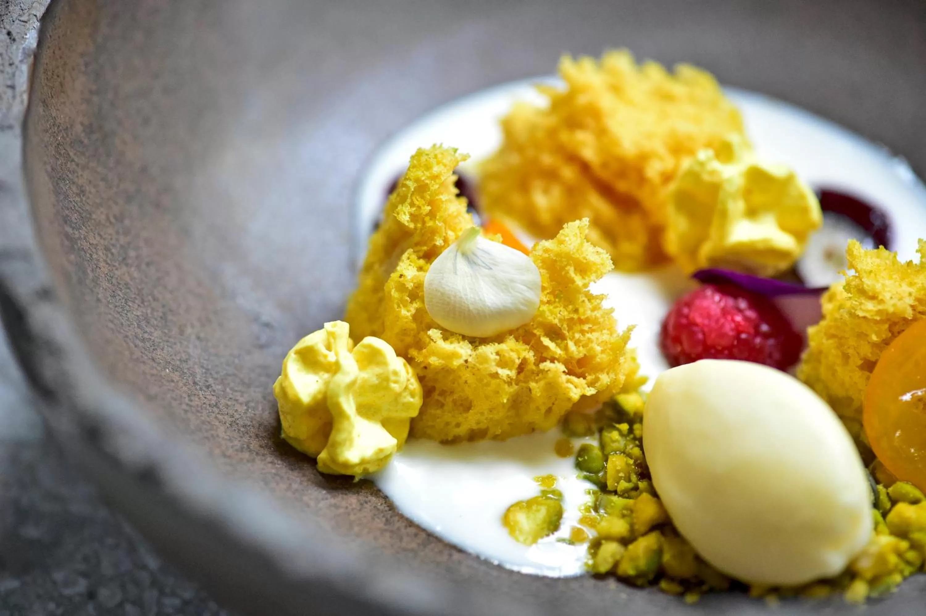 Restaurant/places to eat in Porto Palácio Hotel by The Editory