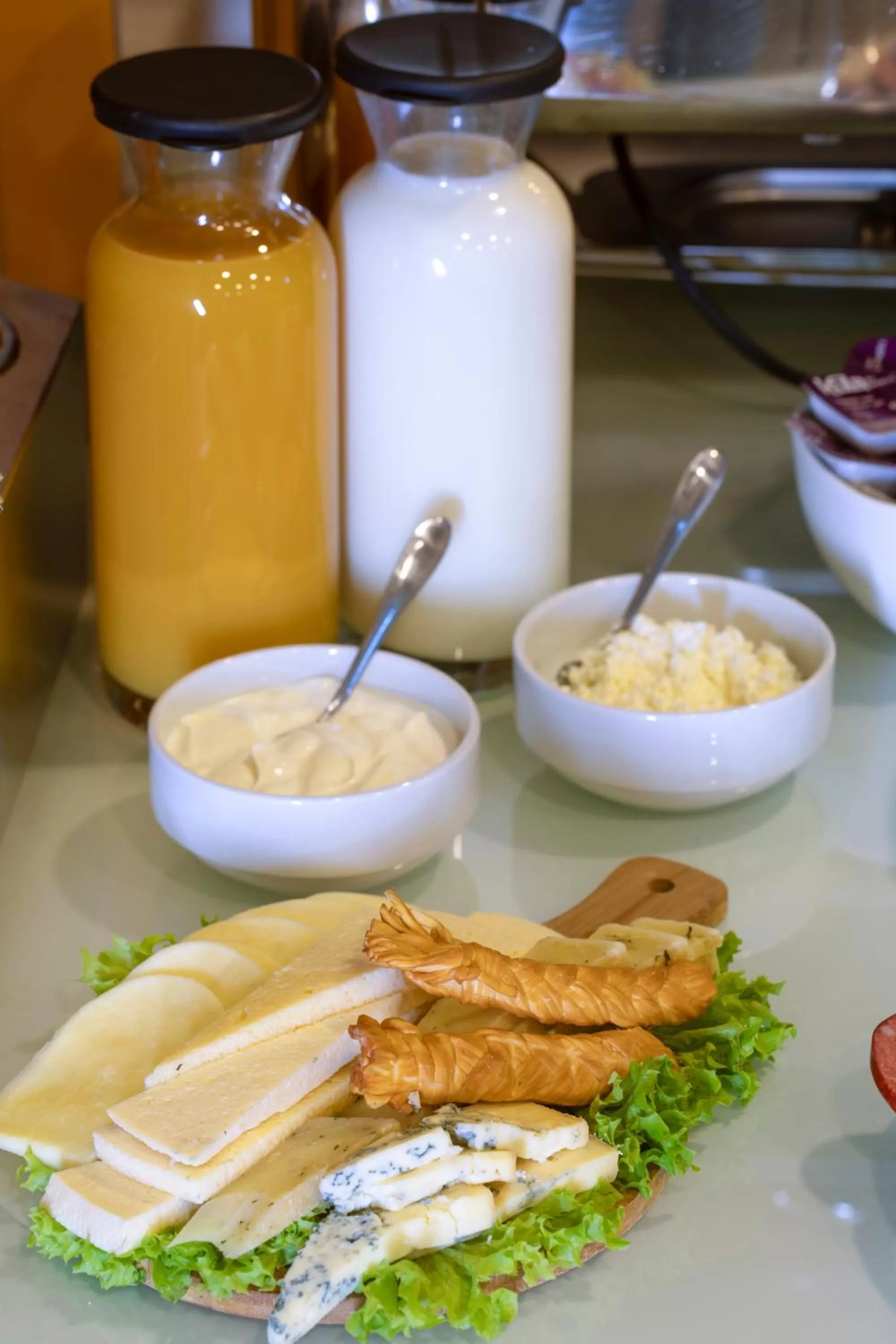 Food and drinks in Apart Hotel West