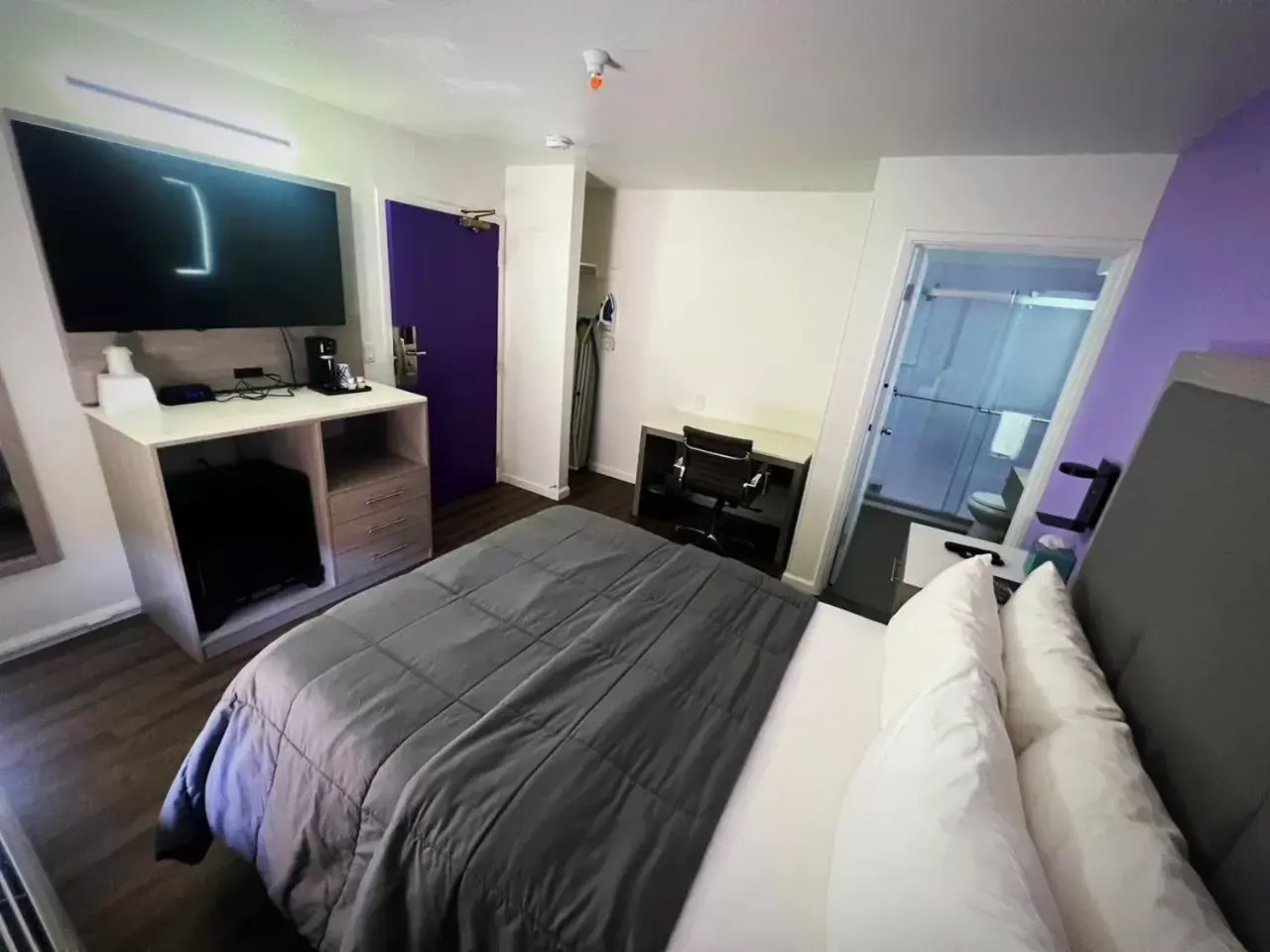 Deluxe Room (1 adult + 1 child) in The Aqua Pacific Hotel Deluxe Room (1 adult + 1 child) in The Aqua Pacific Hotel