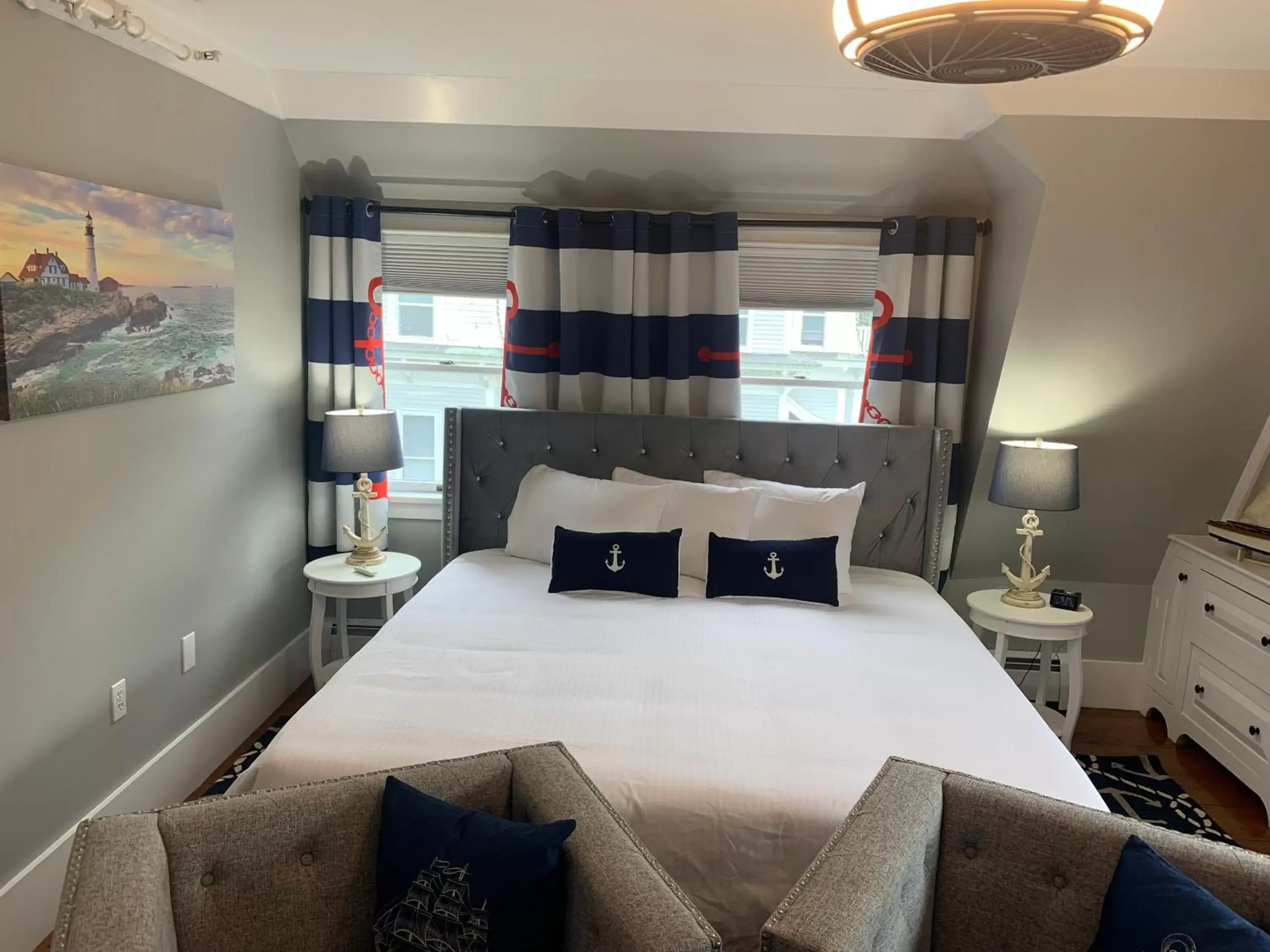 Deluxe King Room in White Sails Inn Deluxe King Room in White Sails Inn