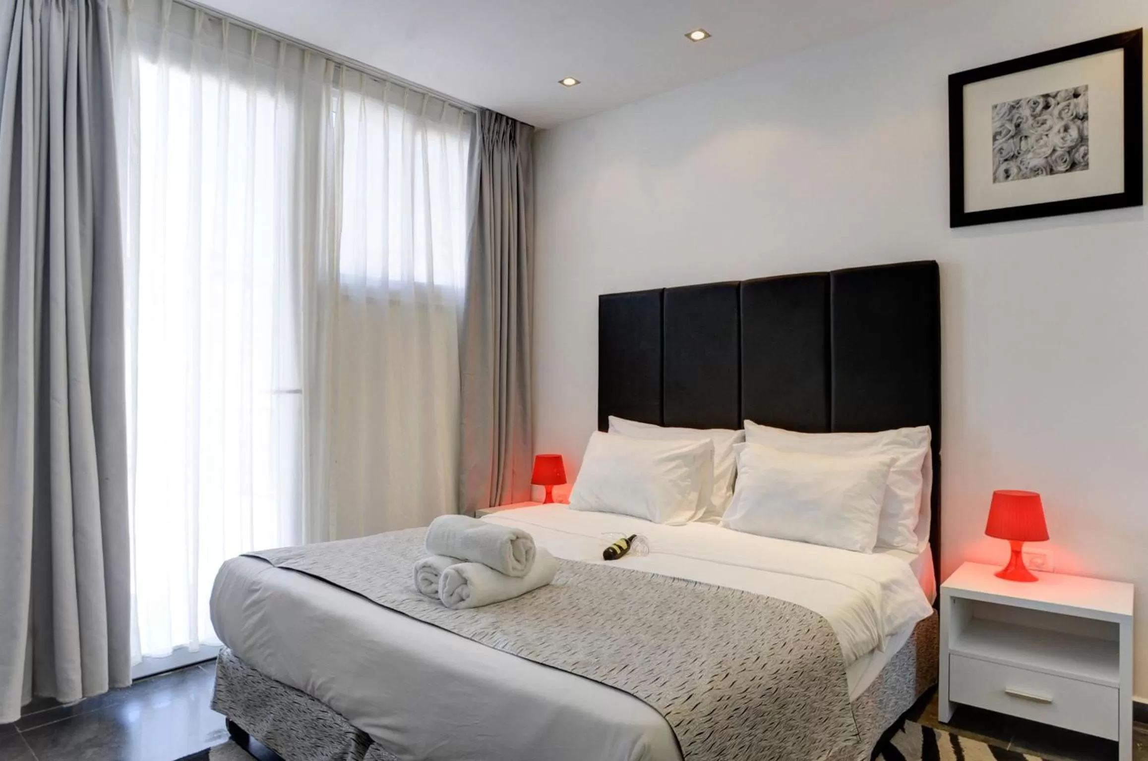 Bed in Geula Suites BY RAPHAEL HOTELS