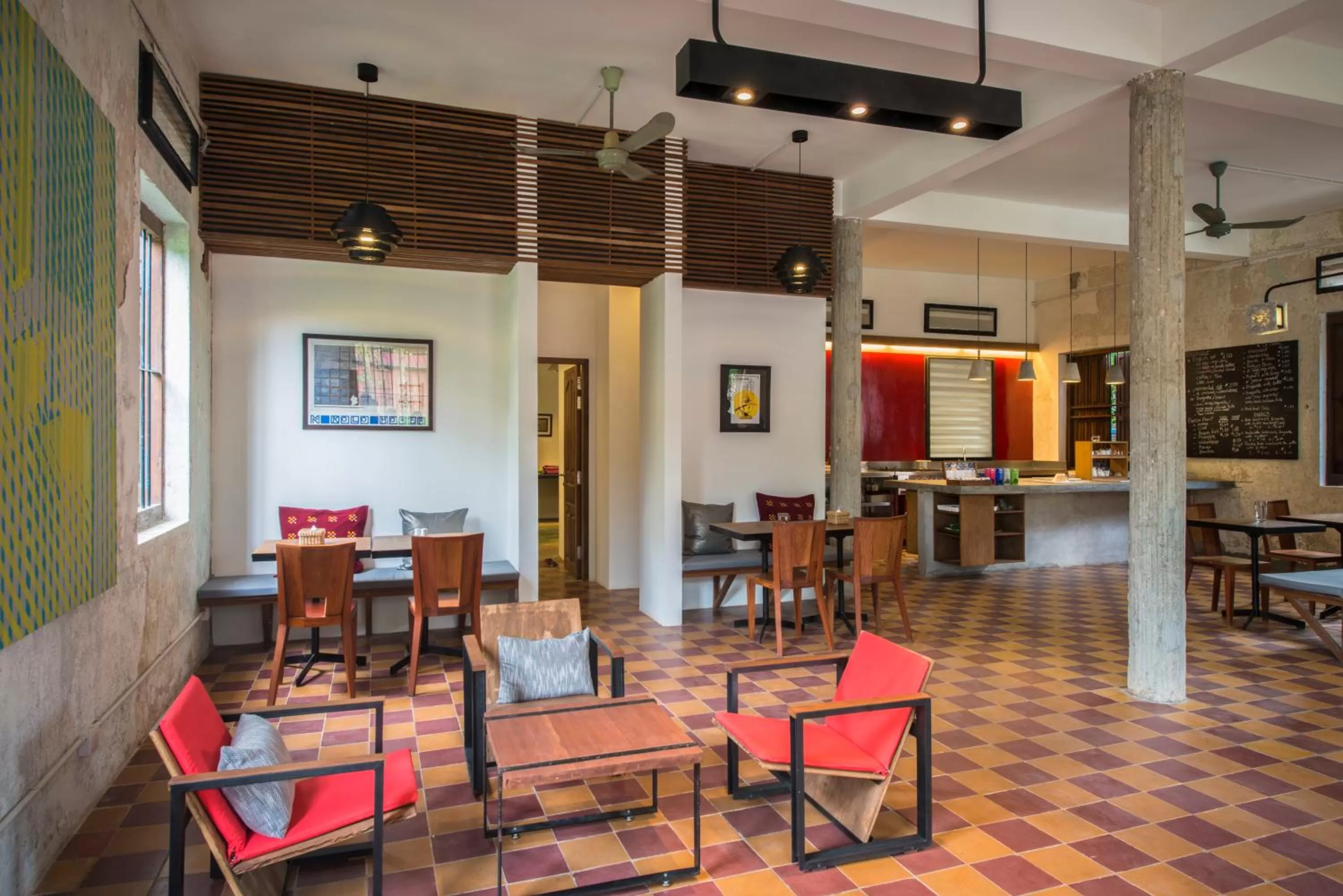 Restaurant/places to eat in Pages Rooms Hotel