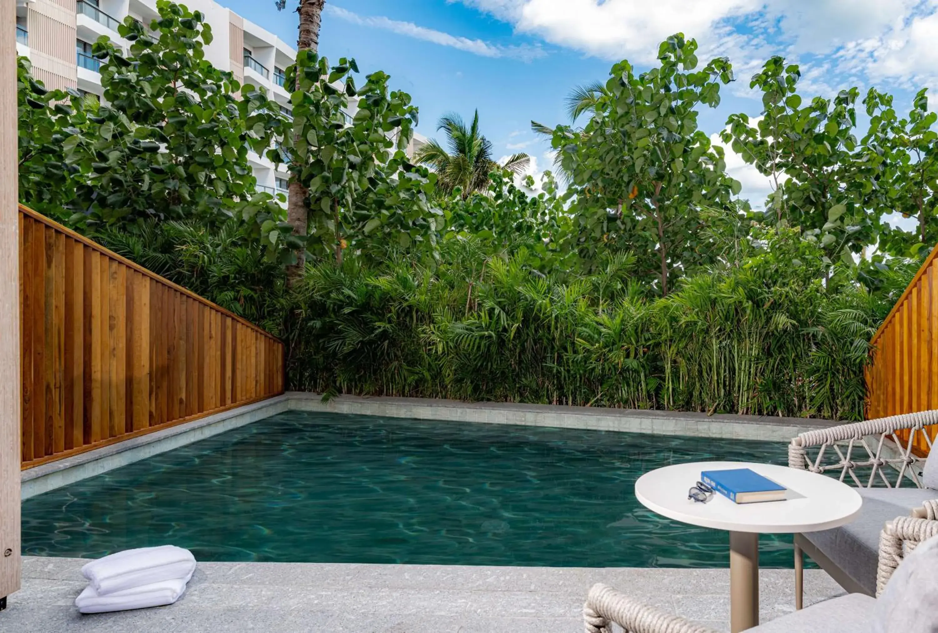 Swim-Up Pool King Room in Waldorf Astoria Cancun Swim-Up Pool King Room in Waldorf Astoria Cancun